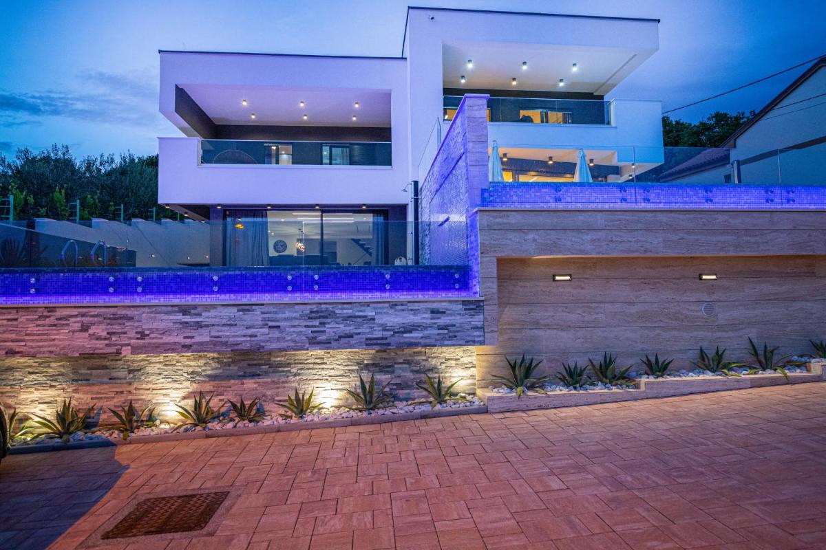 Hotel Villa Marassi with Heated Pool, Hot Tub and Sauna - Image 1