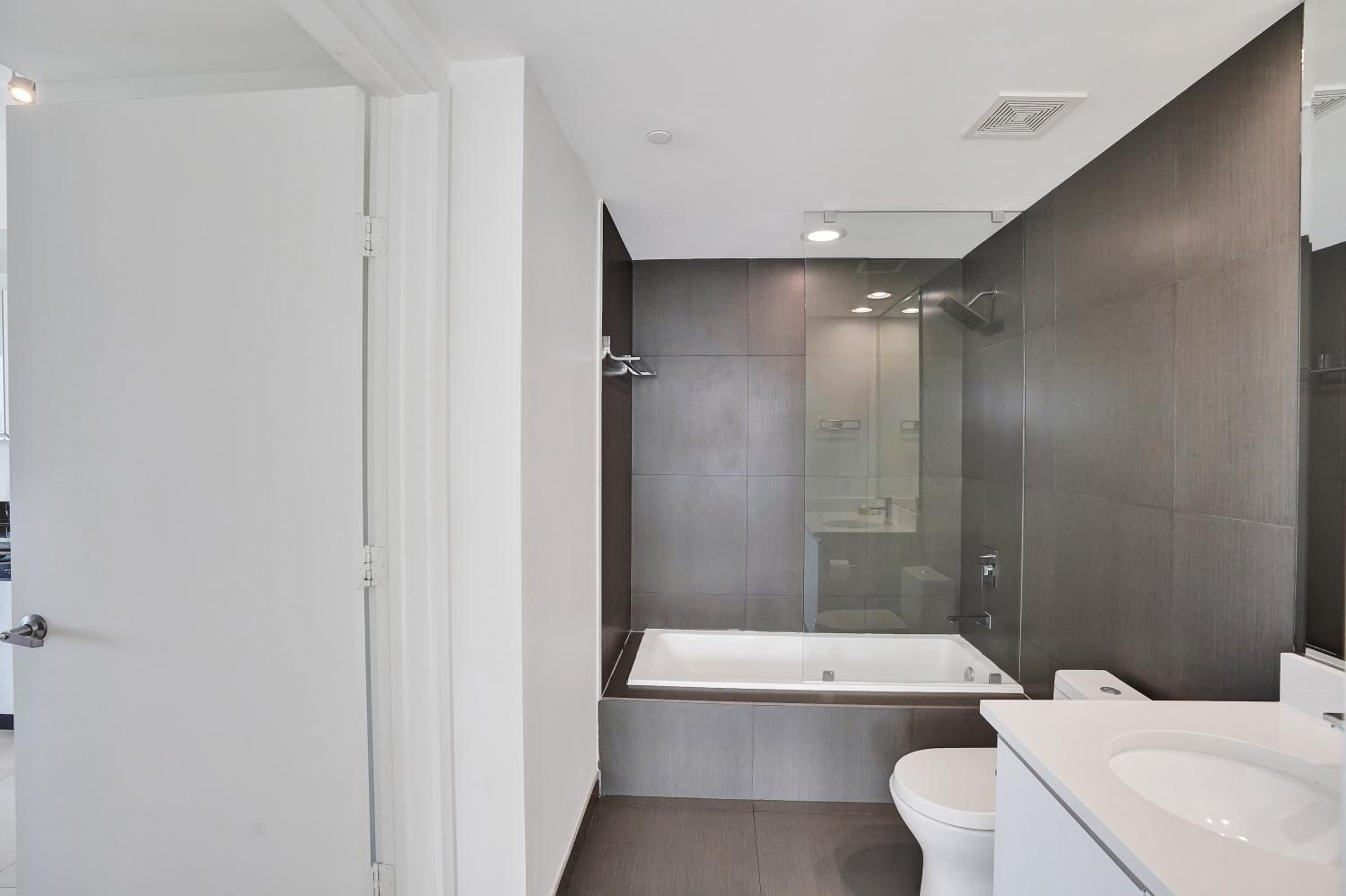 Dharma Home Suites Miami Beach at Monte Carlo