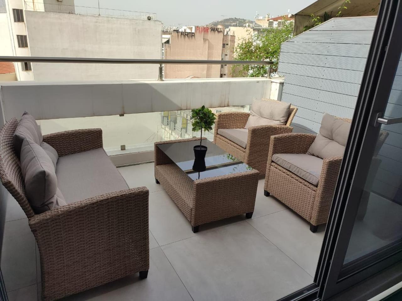 Amazing Apartments @ Aiolou Str.