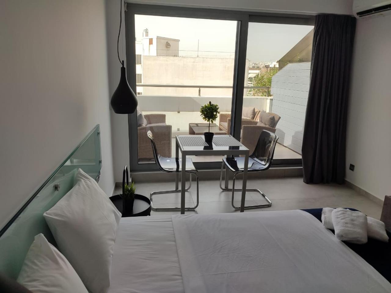 Amazing Apartments @ Aiolou Str.