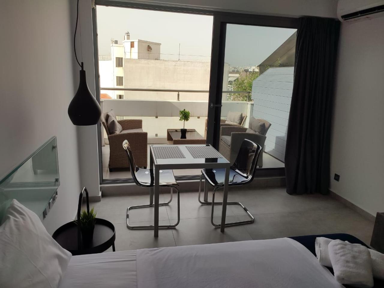 Amazing Apartments @ Aiolou Str.