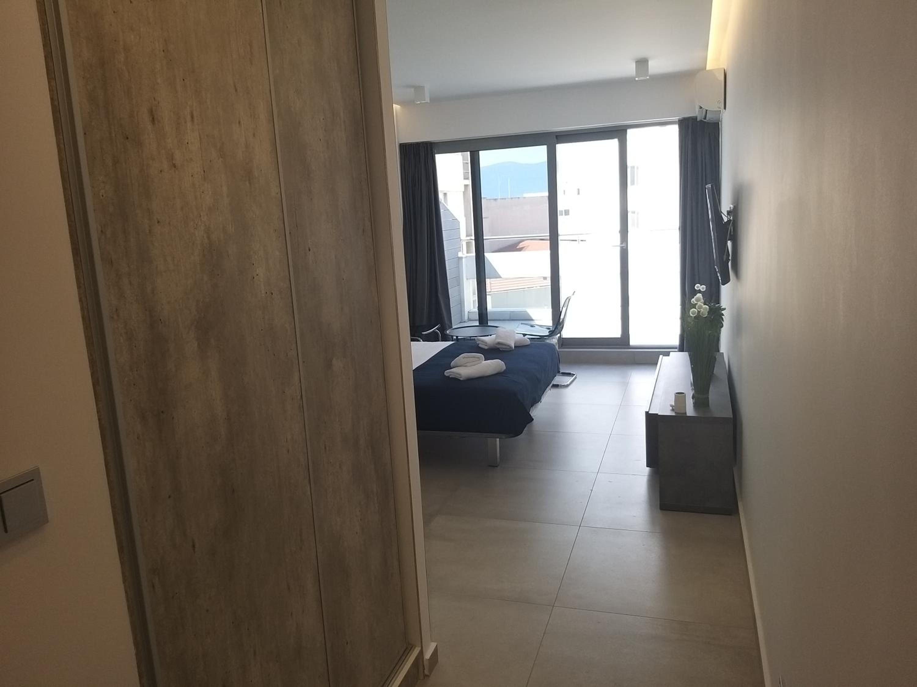 Amazing Apartments @ Aiolou Str.