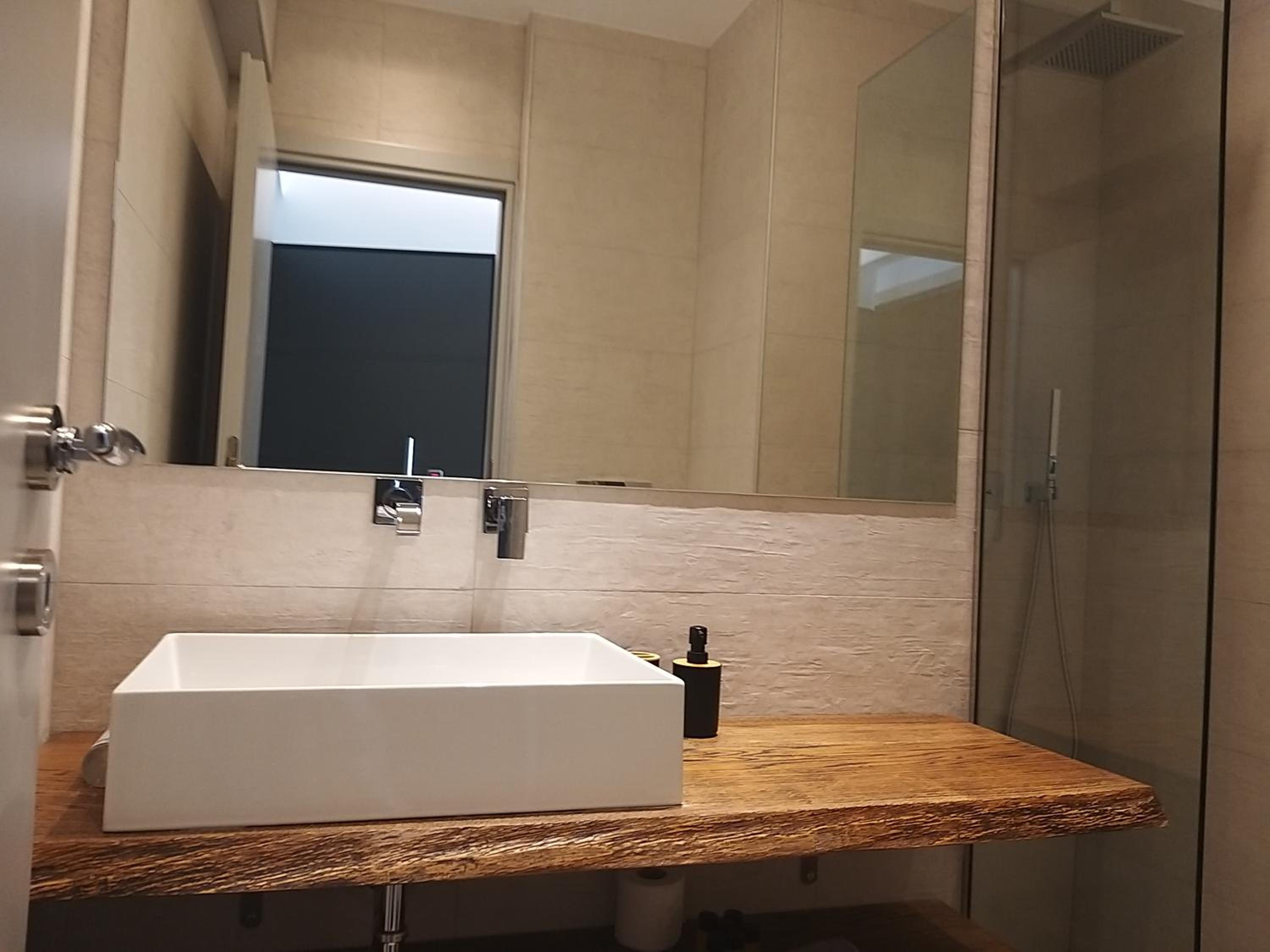 Amazing Apartments @ Aiolou Str.