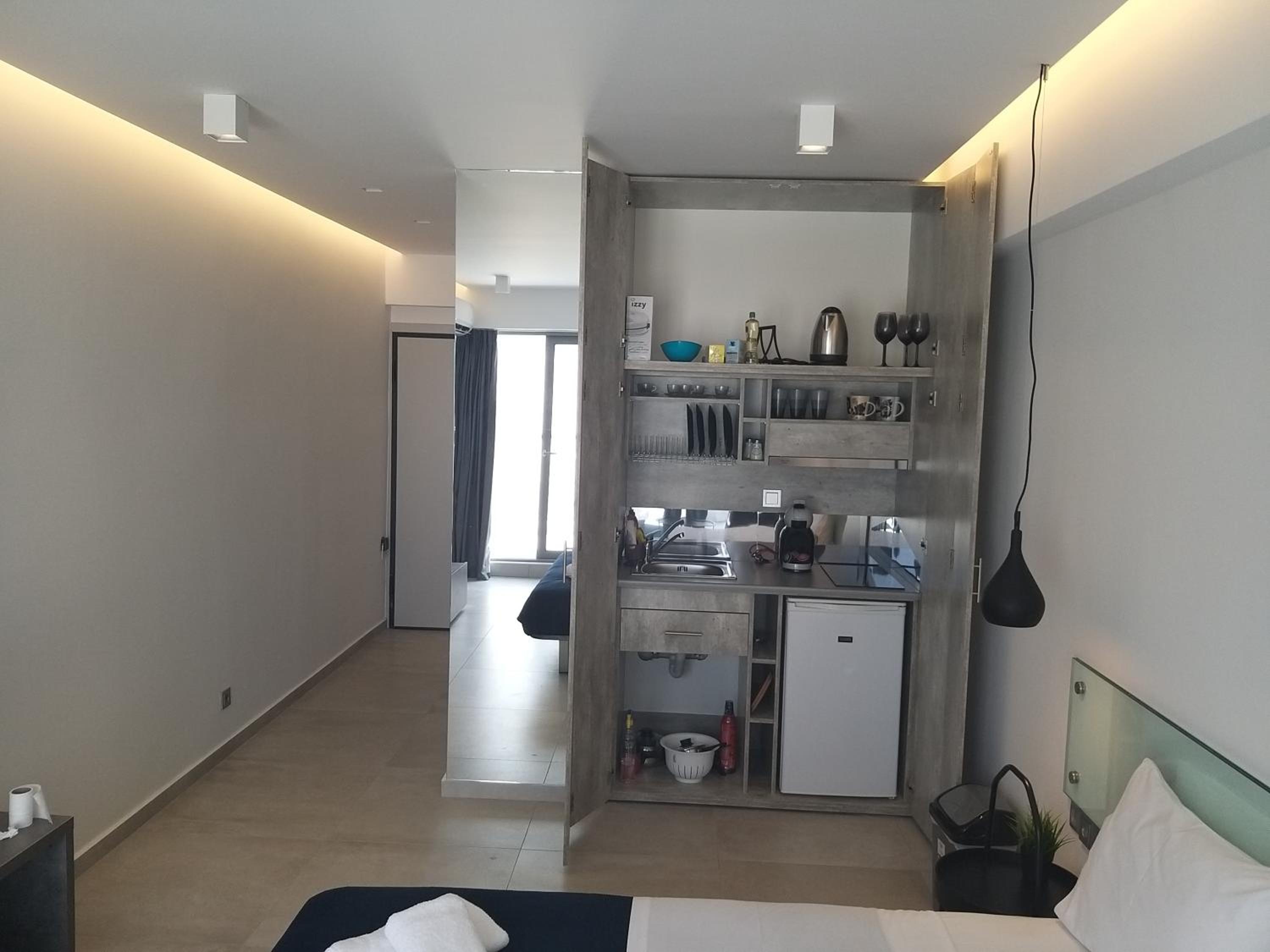 Amazing Apartments @ Aiolou Str.