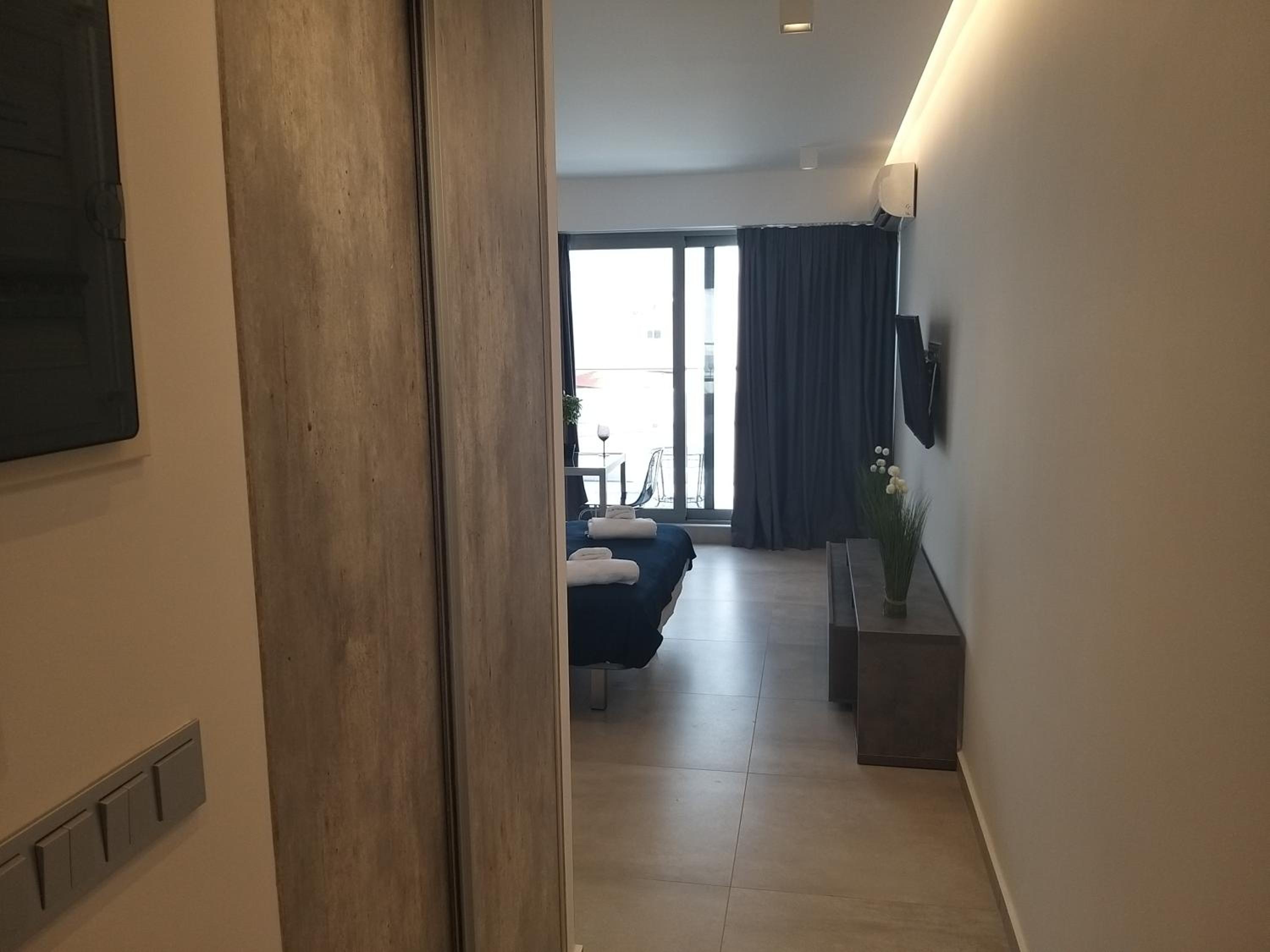 Amazing Apartments @ Aiolou Str.