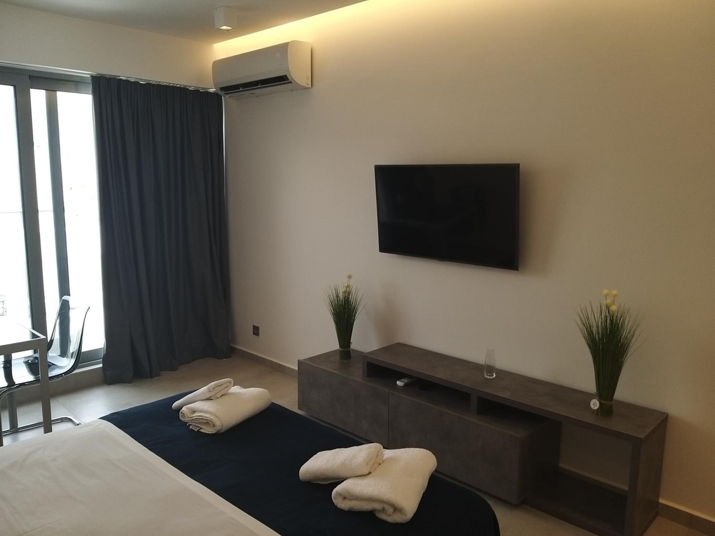 Amazing Apartments @ Aiolou Str.