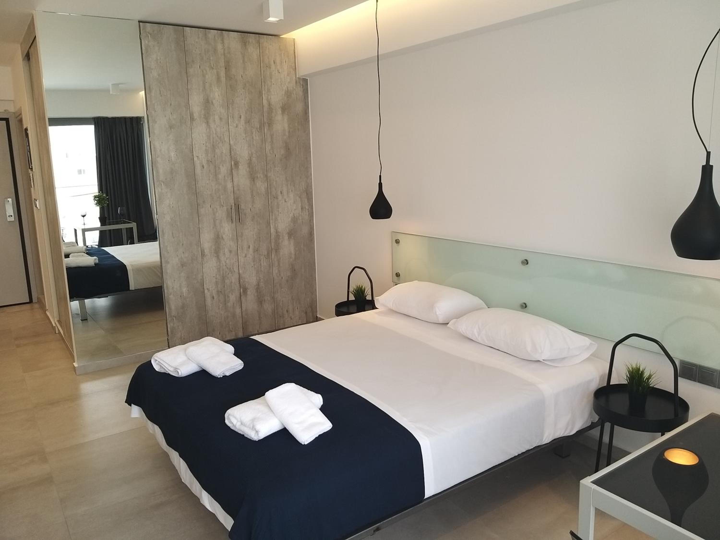 Amazing Apartments @ Aiolou Str.
