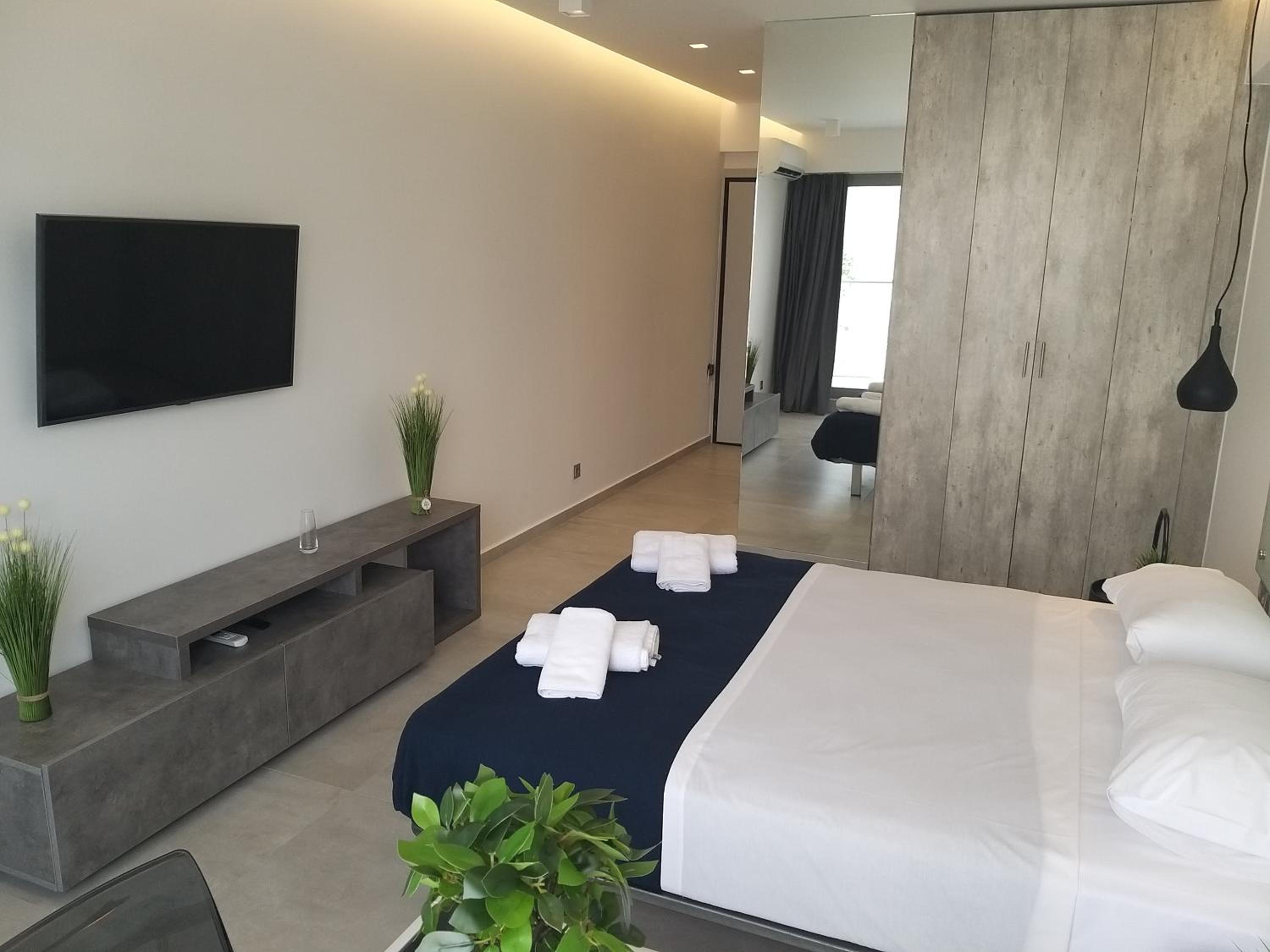 Amazing Apartments @ Aiolou Str.