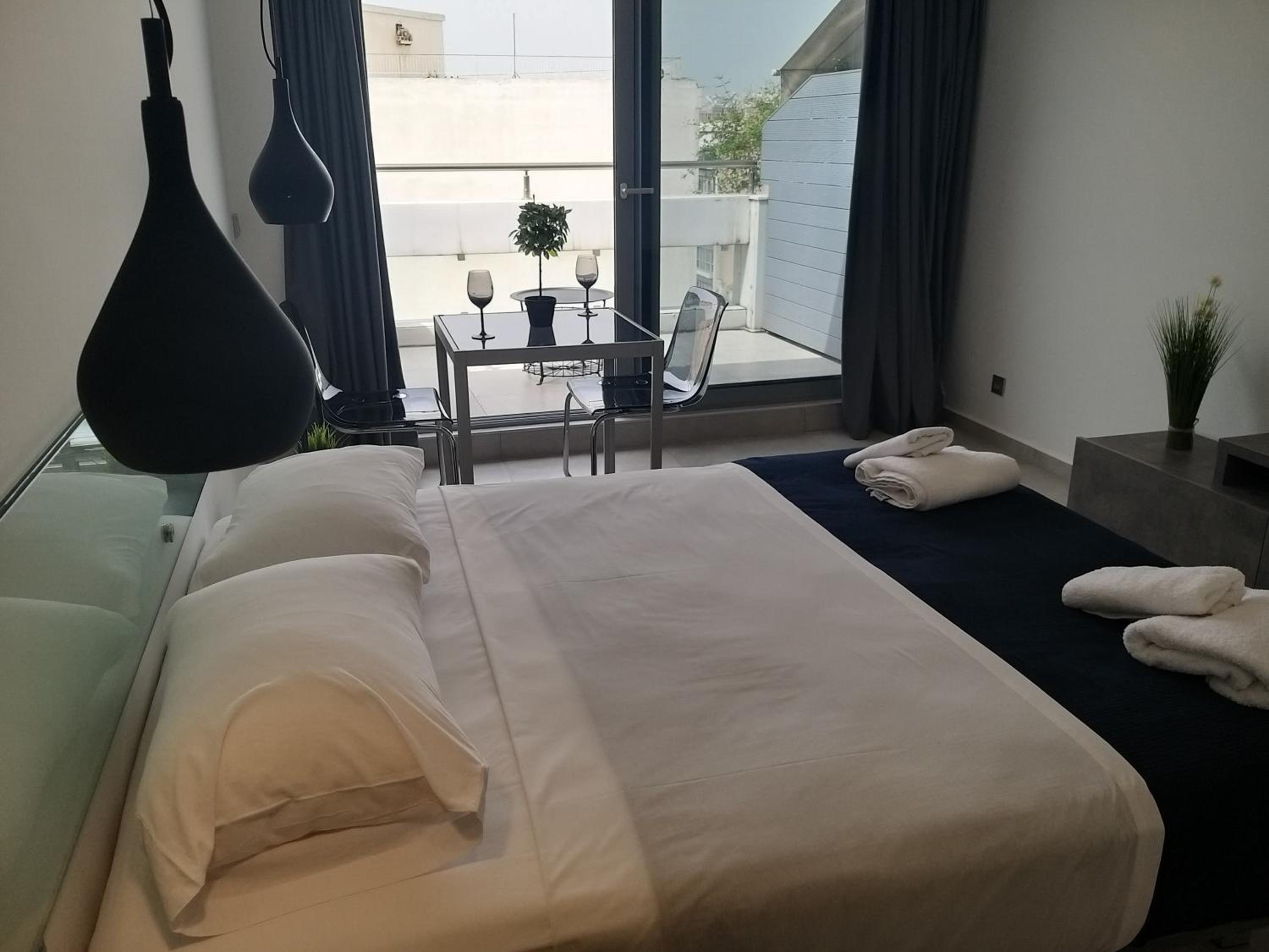 Amazing Apartments @ Aiolou Str.