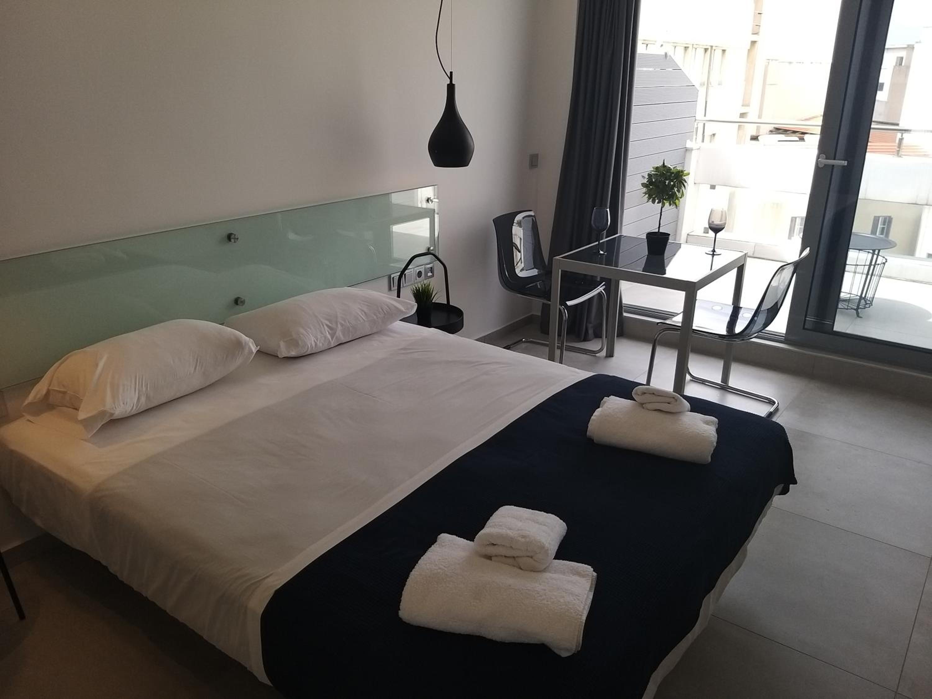 Amazing Apartments @ Aiolou Str.