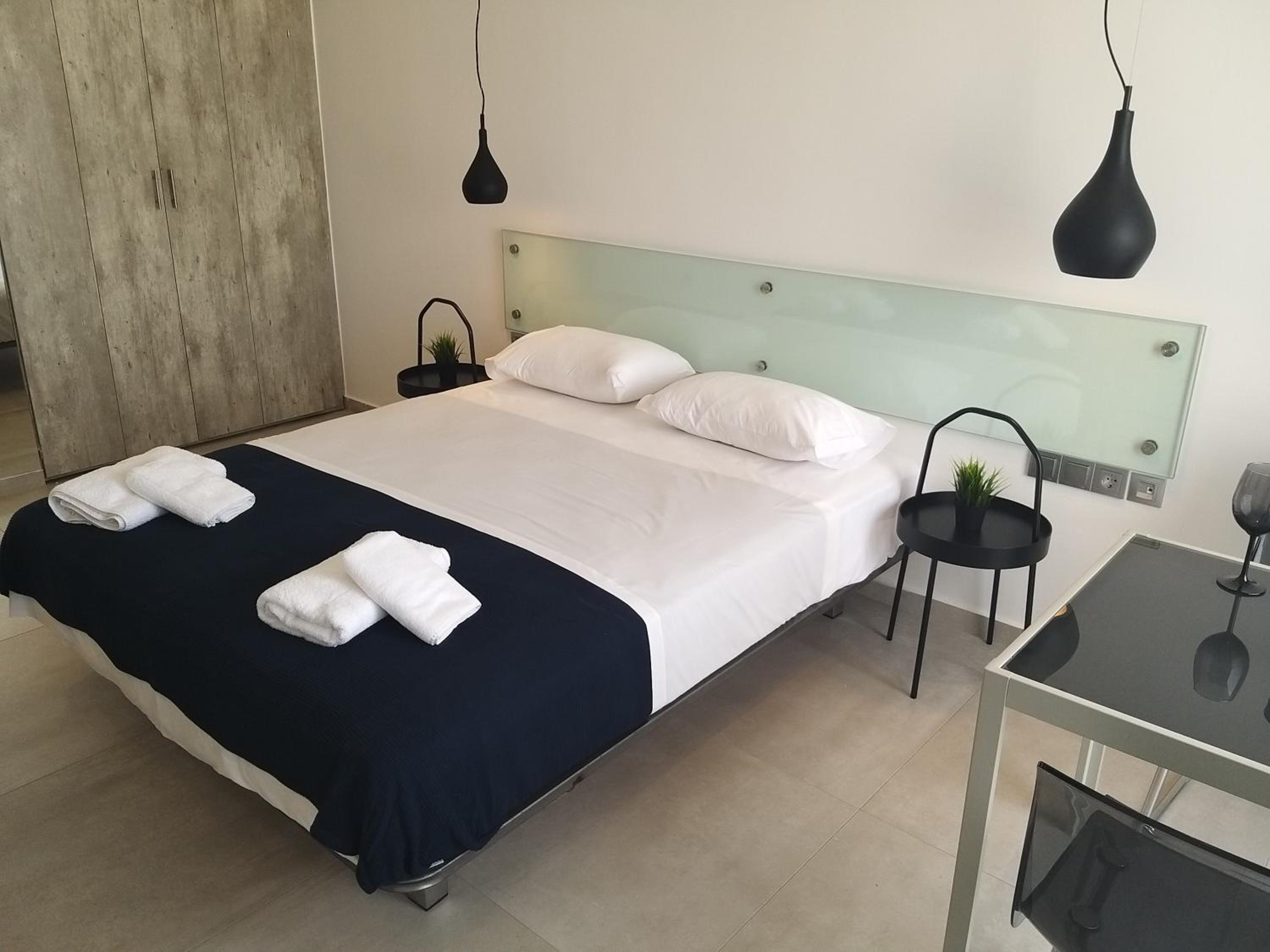 Amazing Apartments @ Aiolou Str.
