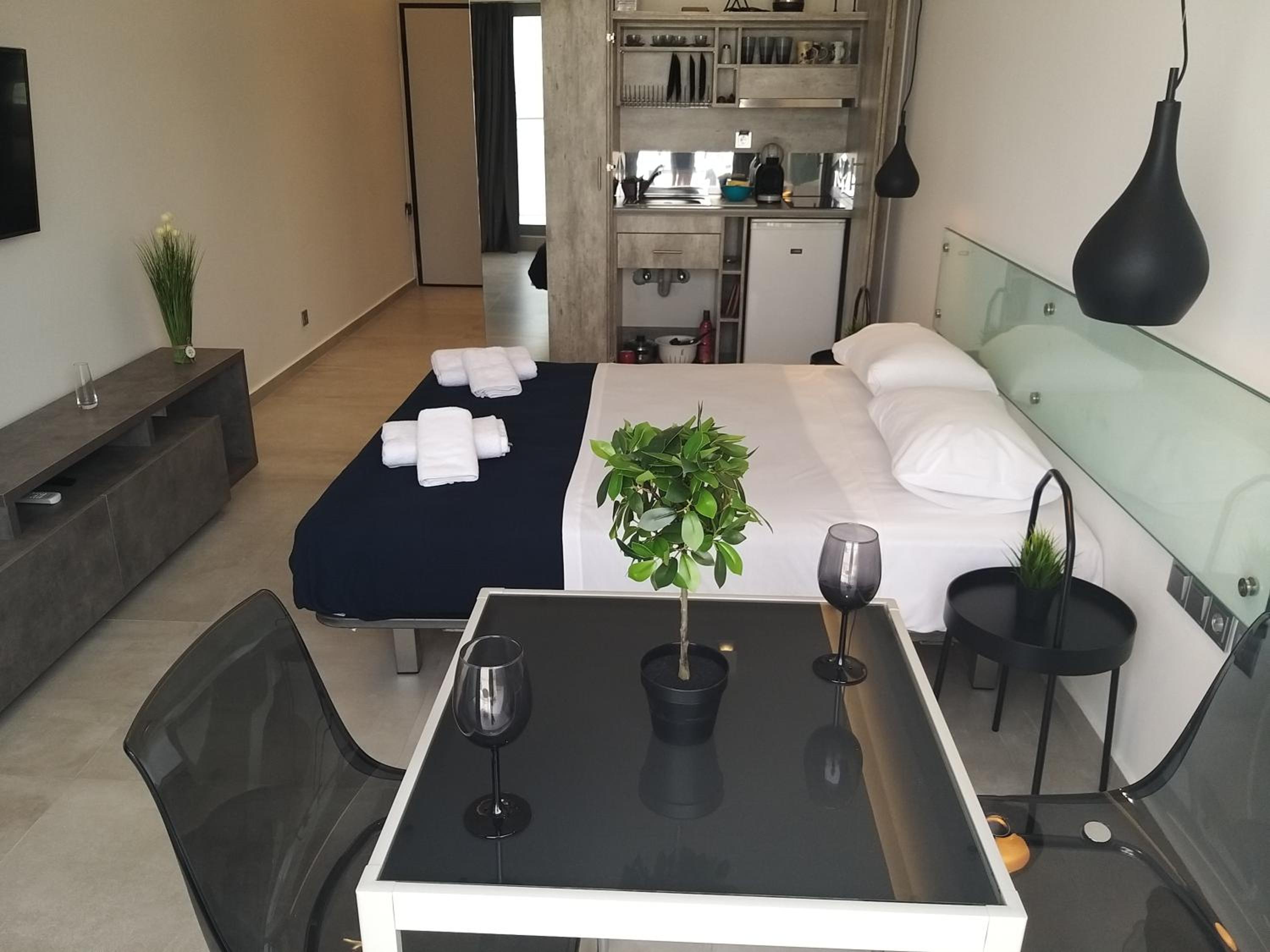 Amazing Apartments @ Aiolou Str.