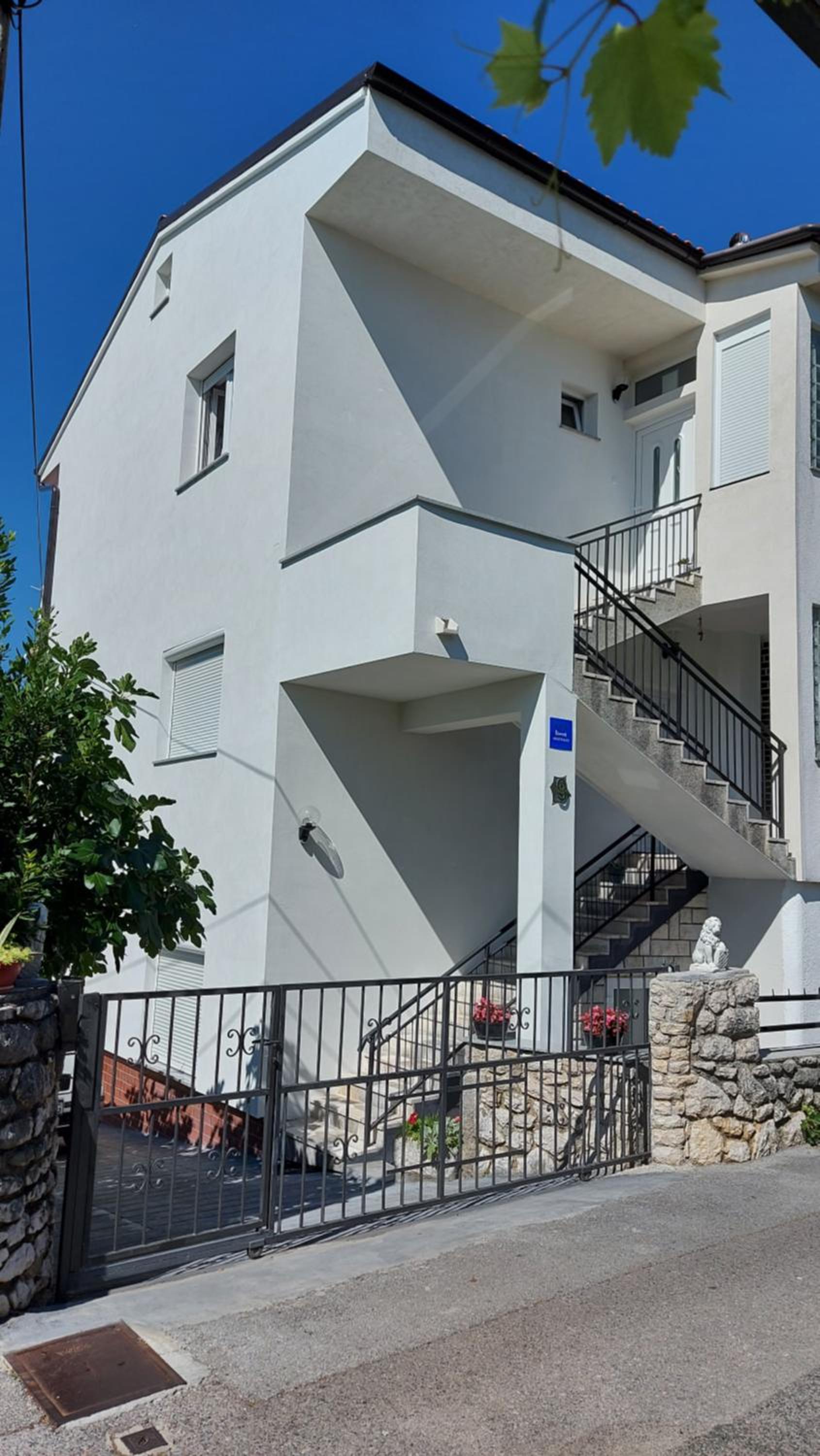 Apartments Ema