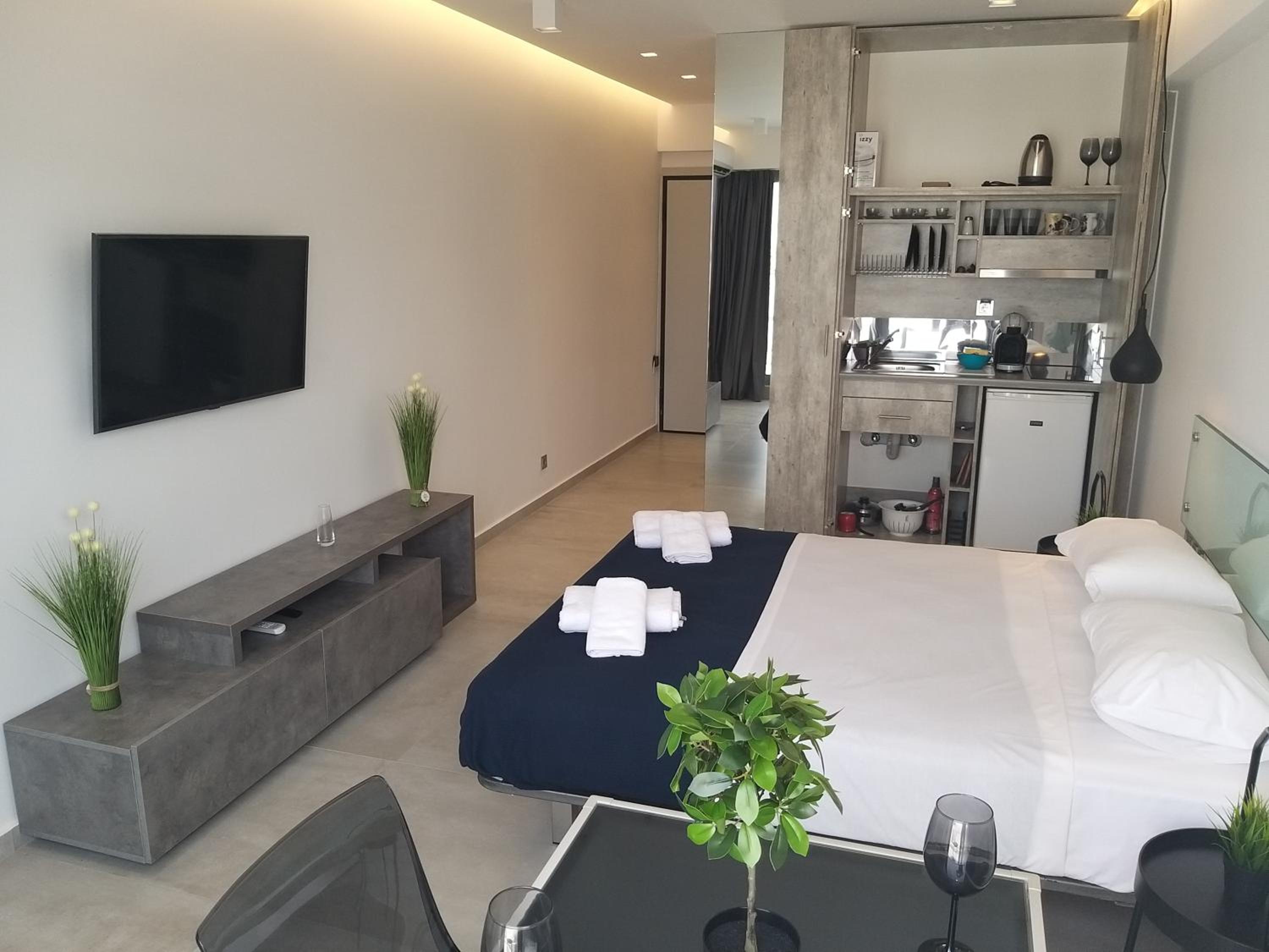 Amazing Apartments @ Aiolou Str.