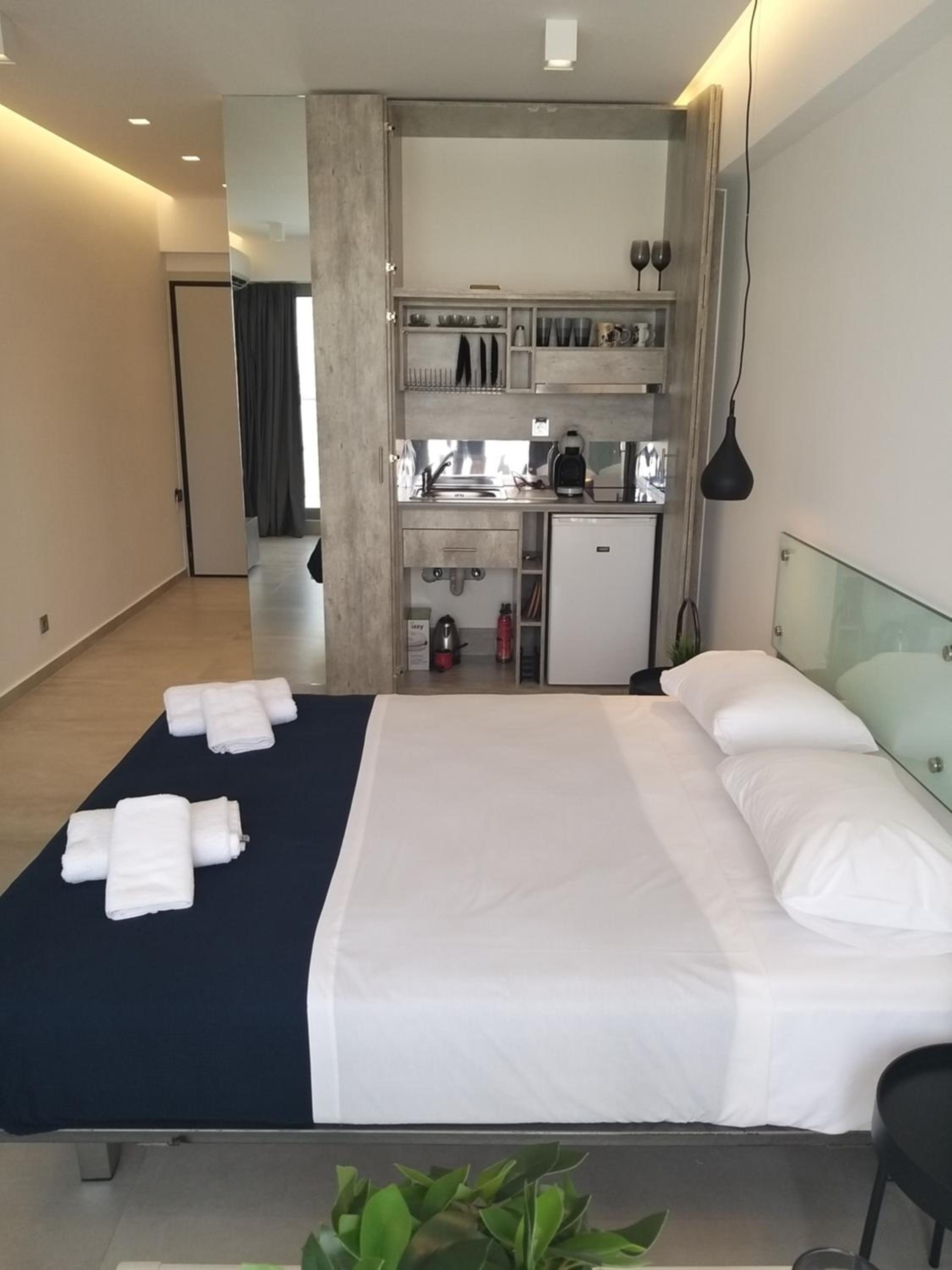 Amazing Apartments @ Aiolou Str.