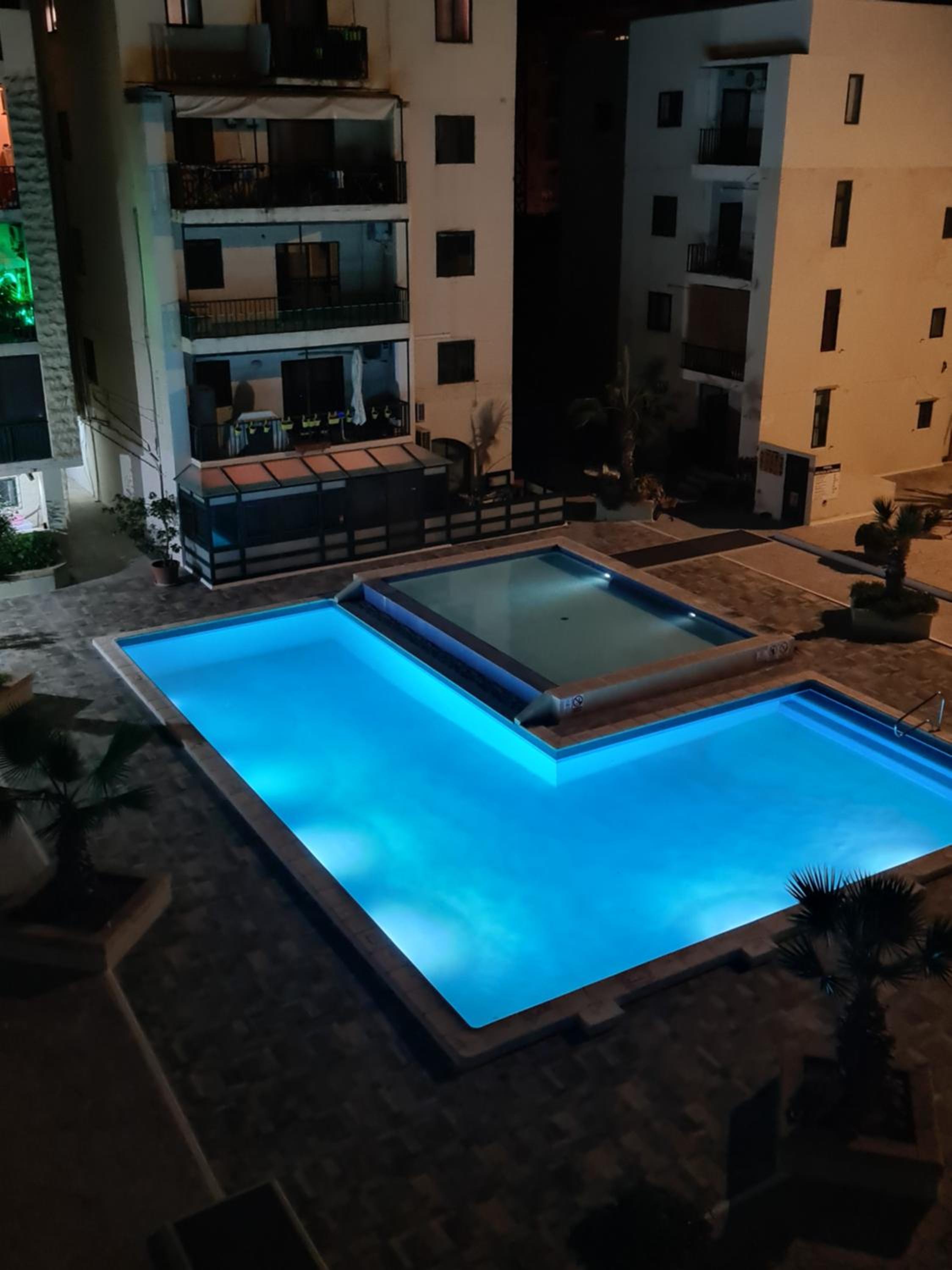 Beautiful Central Apartment with Pool photo 1