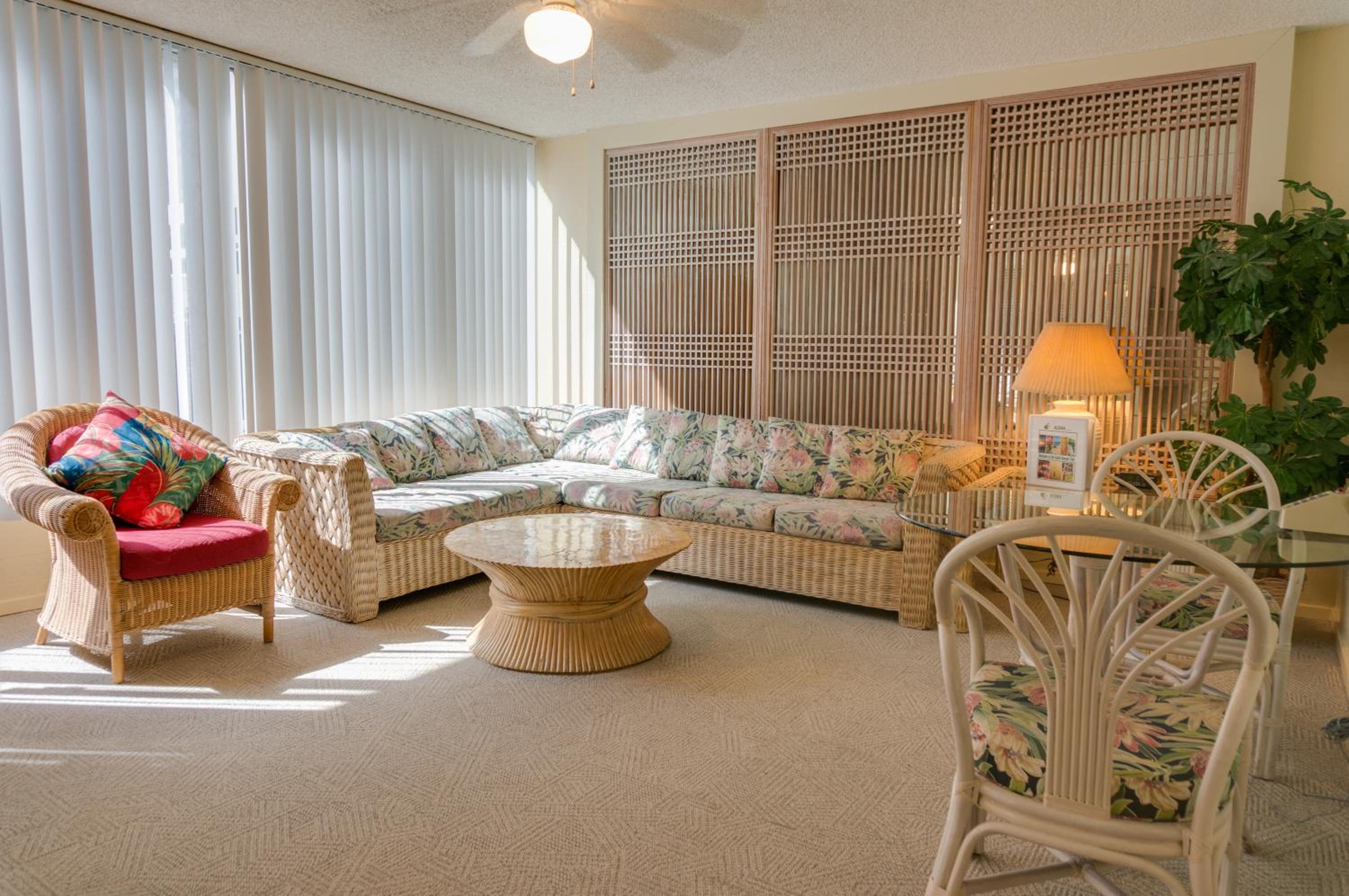 Kuhio Banyan Hotel (with Kitchenettes)