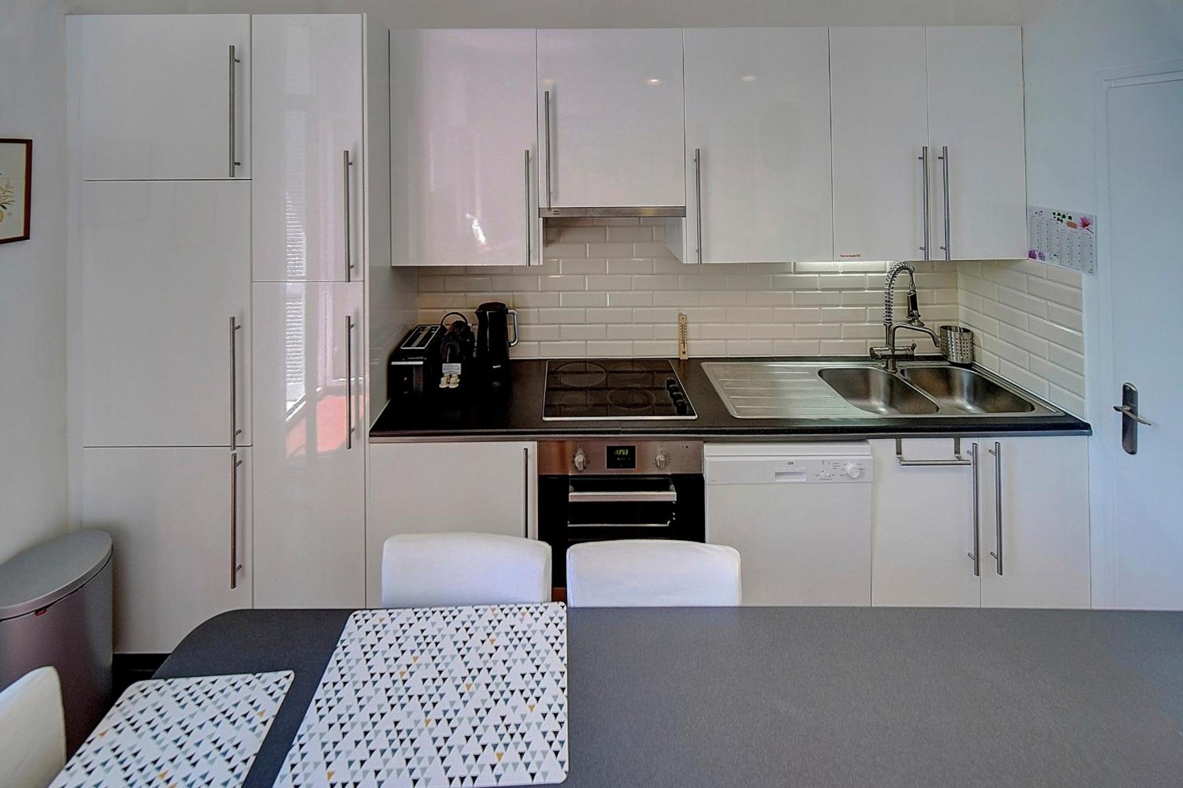 IMMOGROOM - Fully equipped -AC- near Palais des Festivals view 3