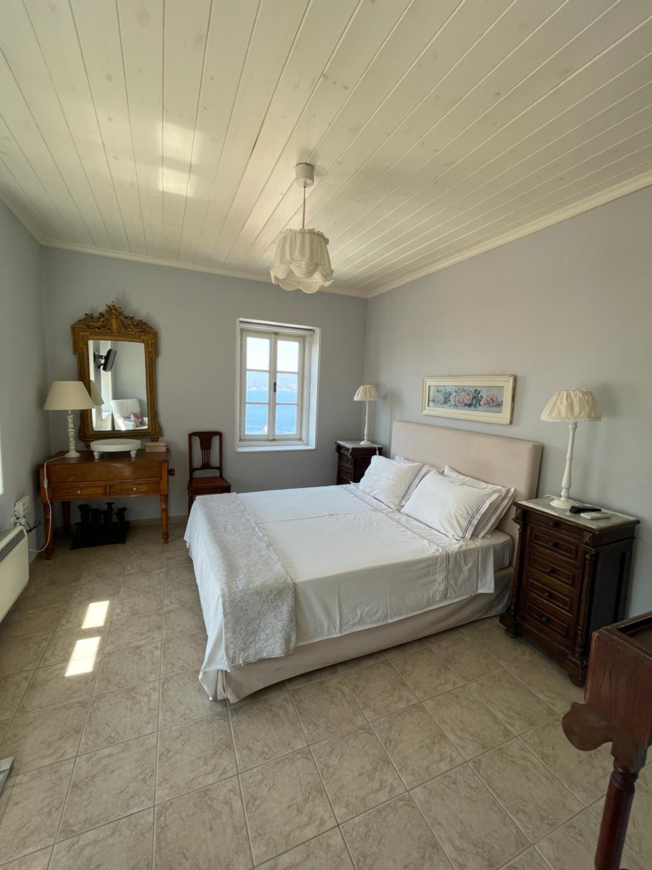 The home overlooking the harbor photo 5