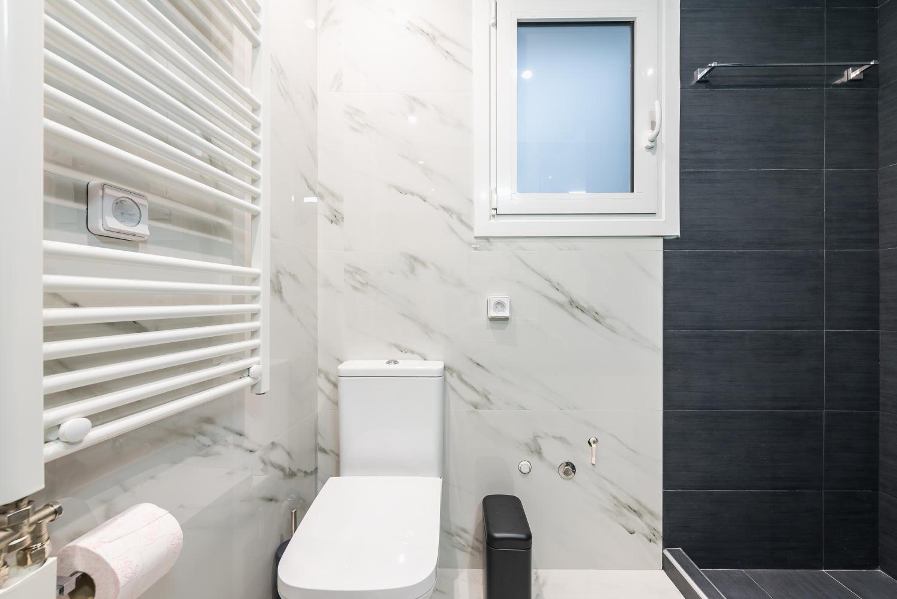 Athens Central Pangrati - Varnava Square Modern Apartment for 5