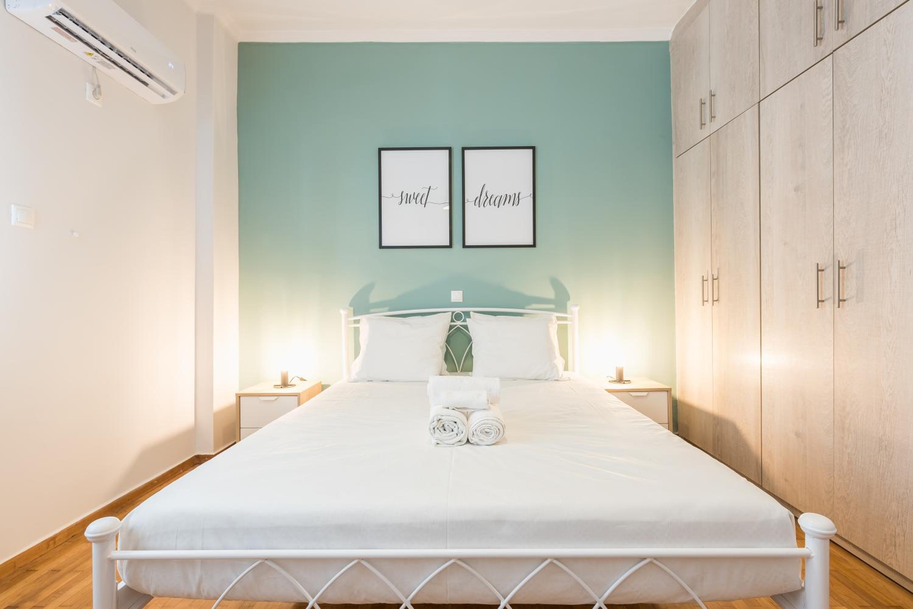 Athens Central Pangrati - Varnava Square Modern Apartment for 5