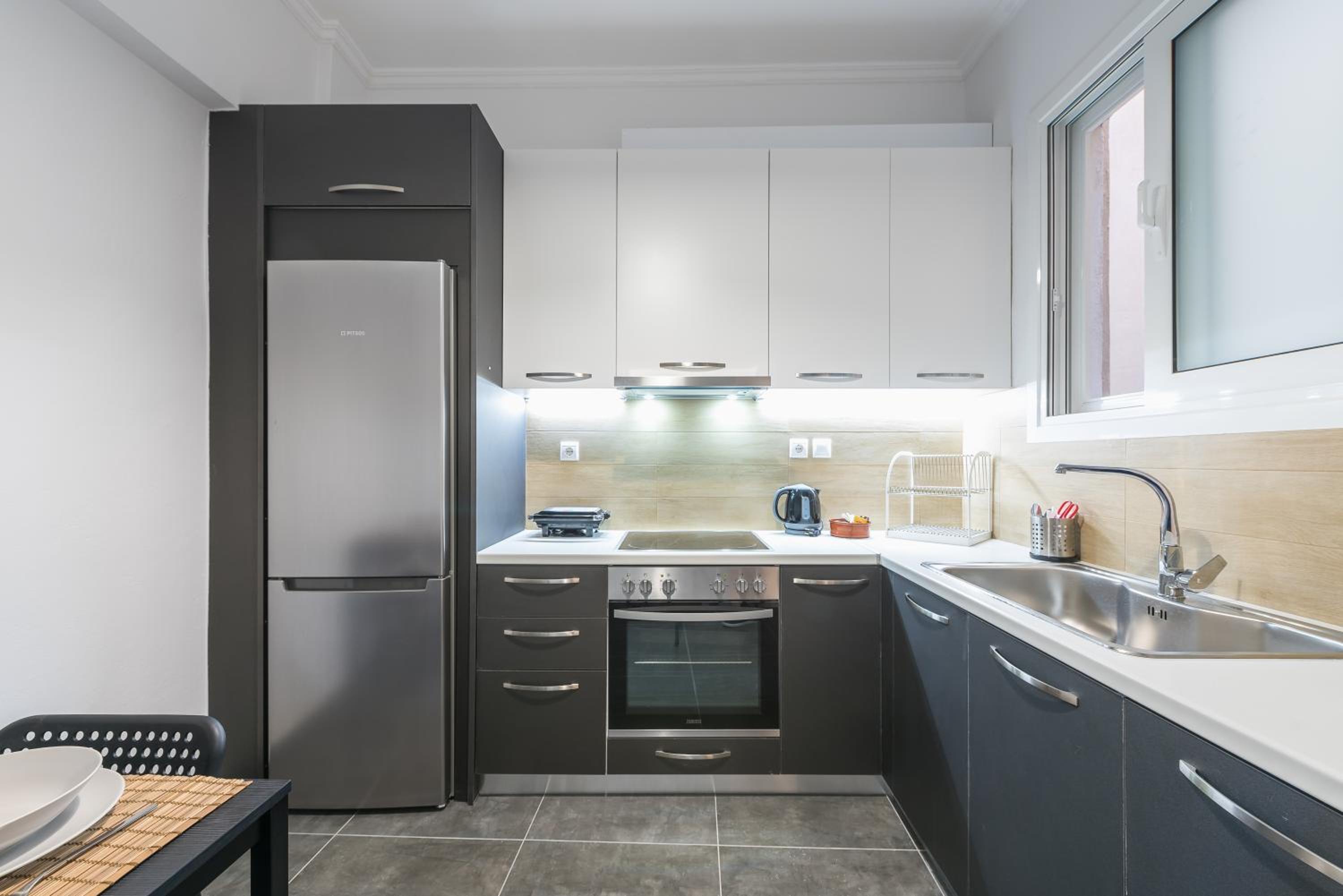 Athens Central Pangrati - Varnava Square Modern Apartment for 5