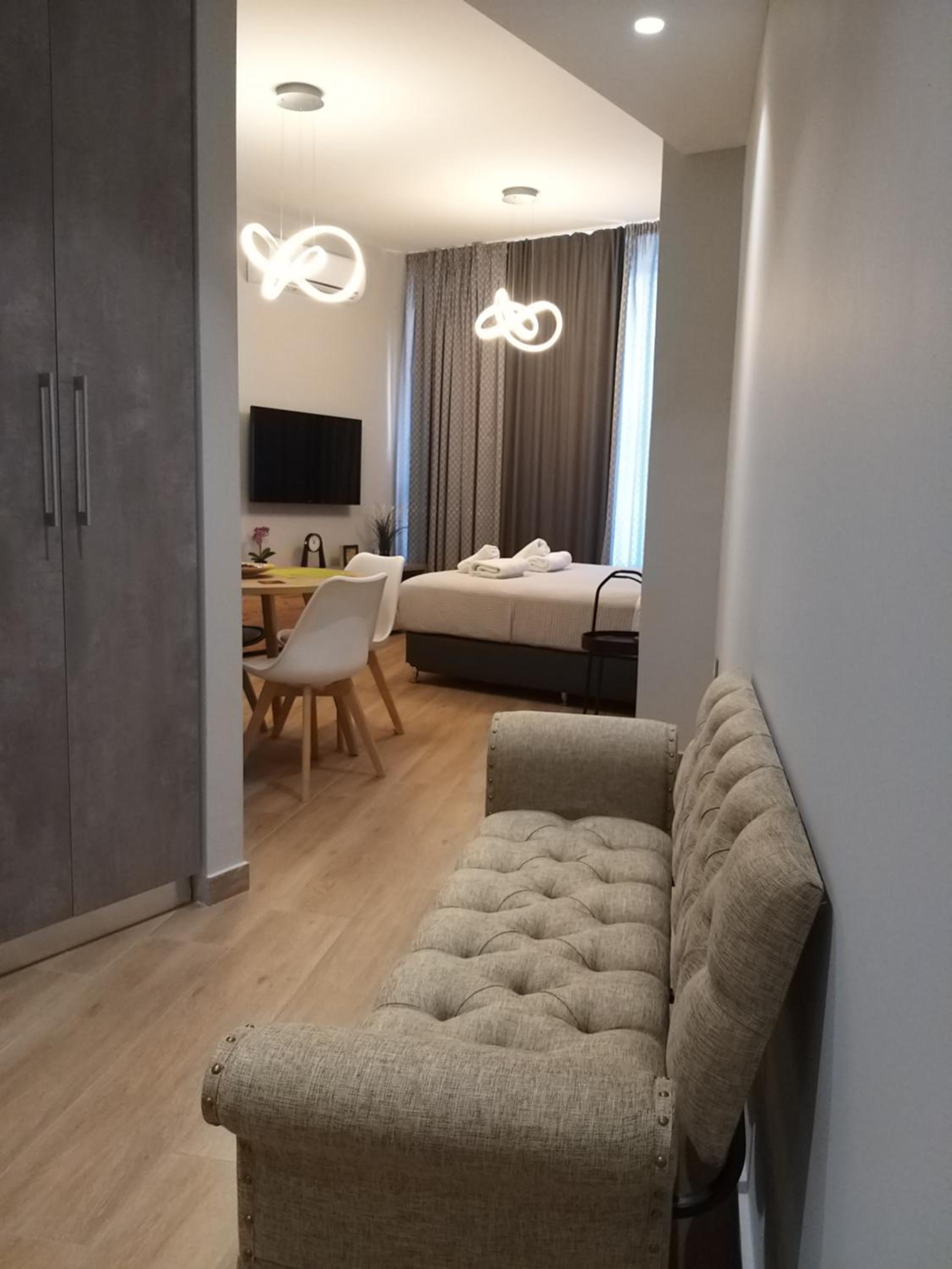Amazing Apartments @ Monastiraki Subway Station