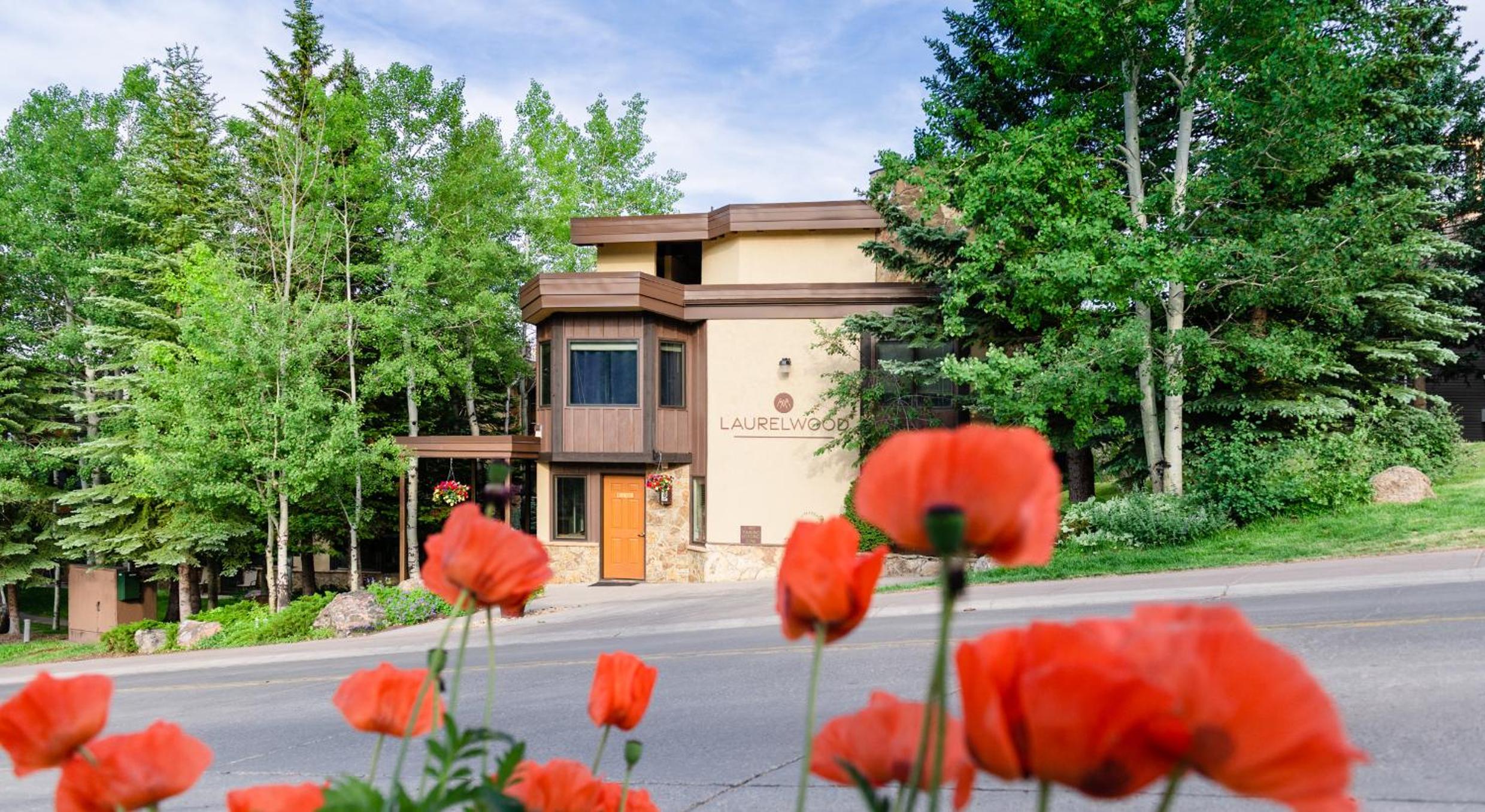 Laurelwood Condominiums 115 - Property Image 8