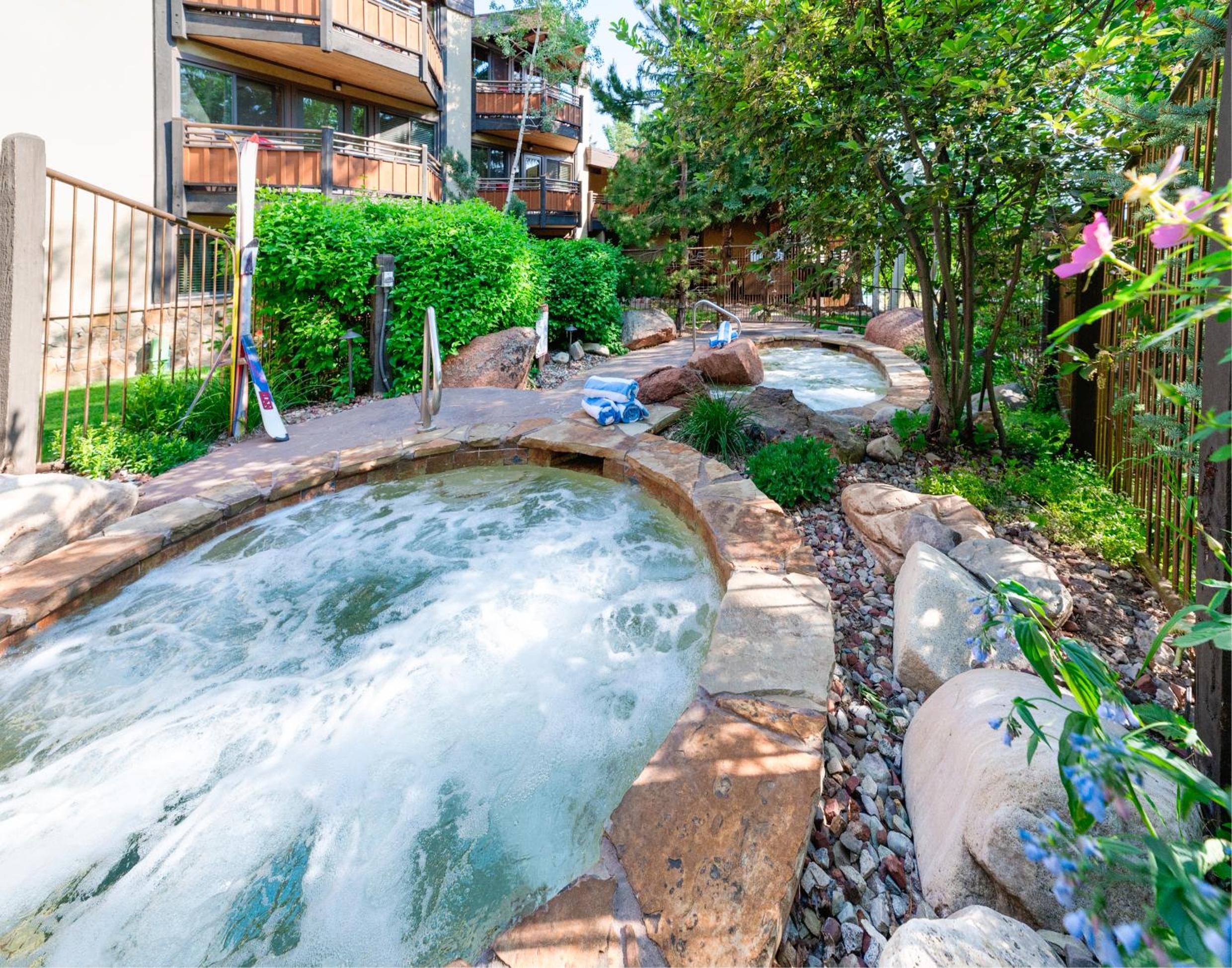 Laurelwood Condominiums 115 - Property Image 7