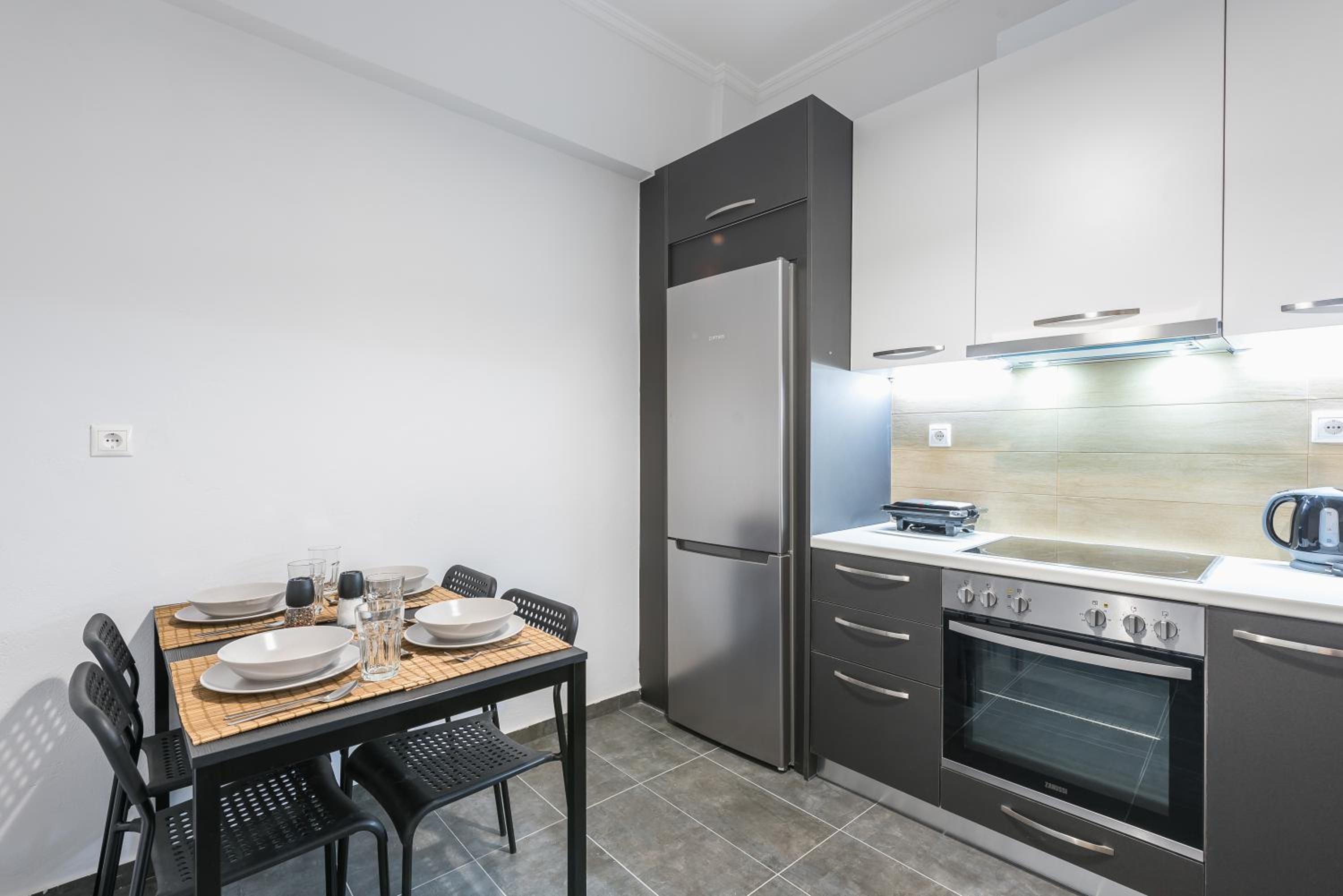 Athens Central Pangrati - Varnava Square Modern Apartment for 5
