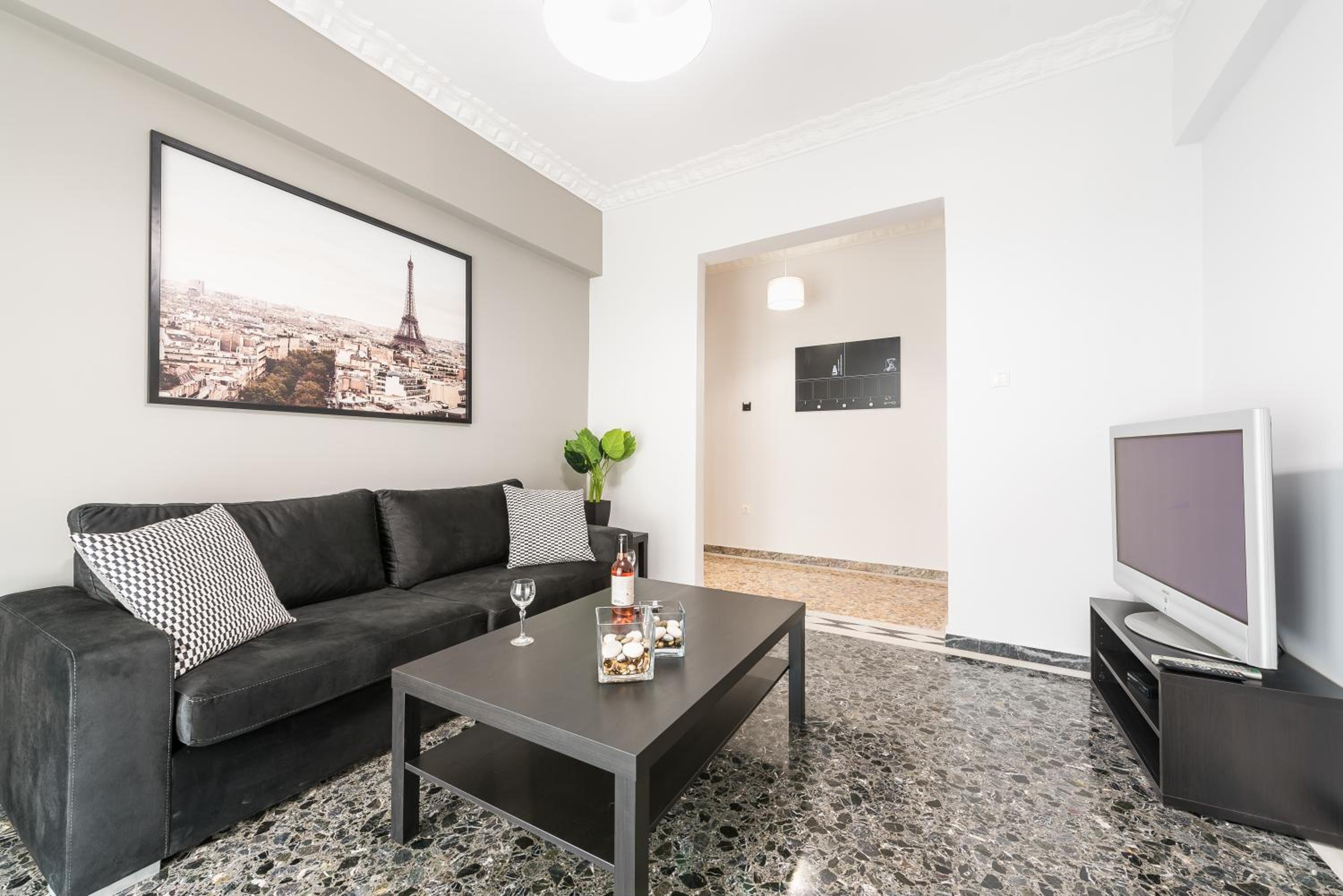 Athens Central Pangrati - Varnava Square Modern Apartment for 5