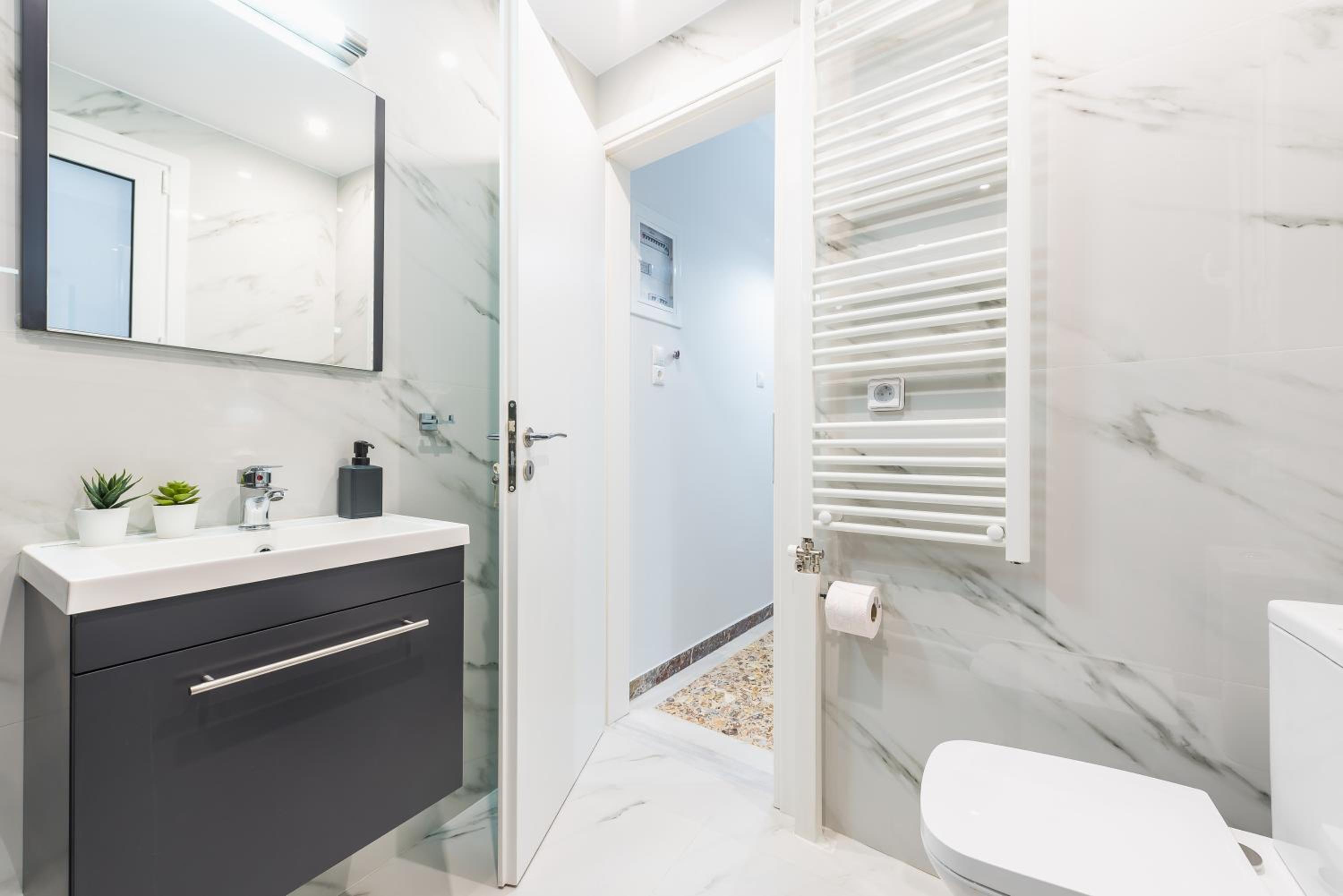 Athens Central Pangrati - Varnava Square Modern Apartment for 5