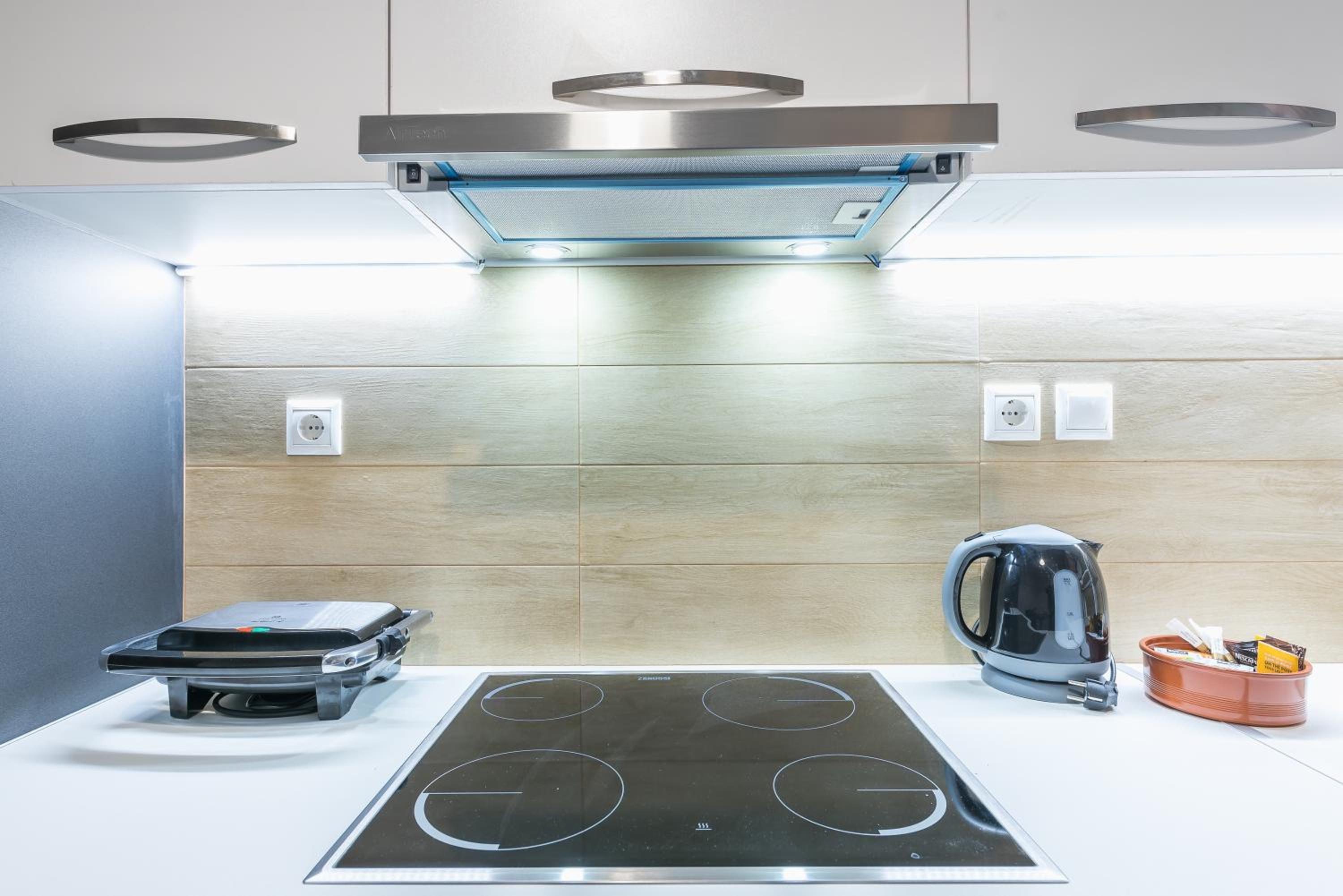 Athens Central Pangrati - Varnava Square Modern Apartment for 5