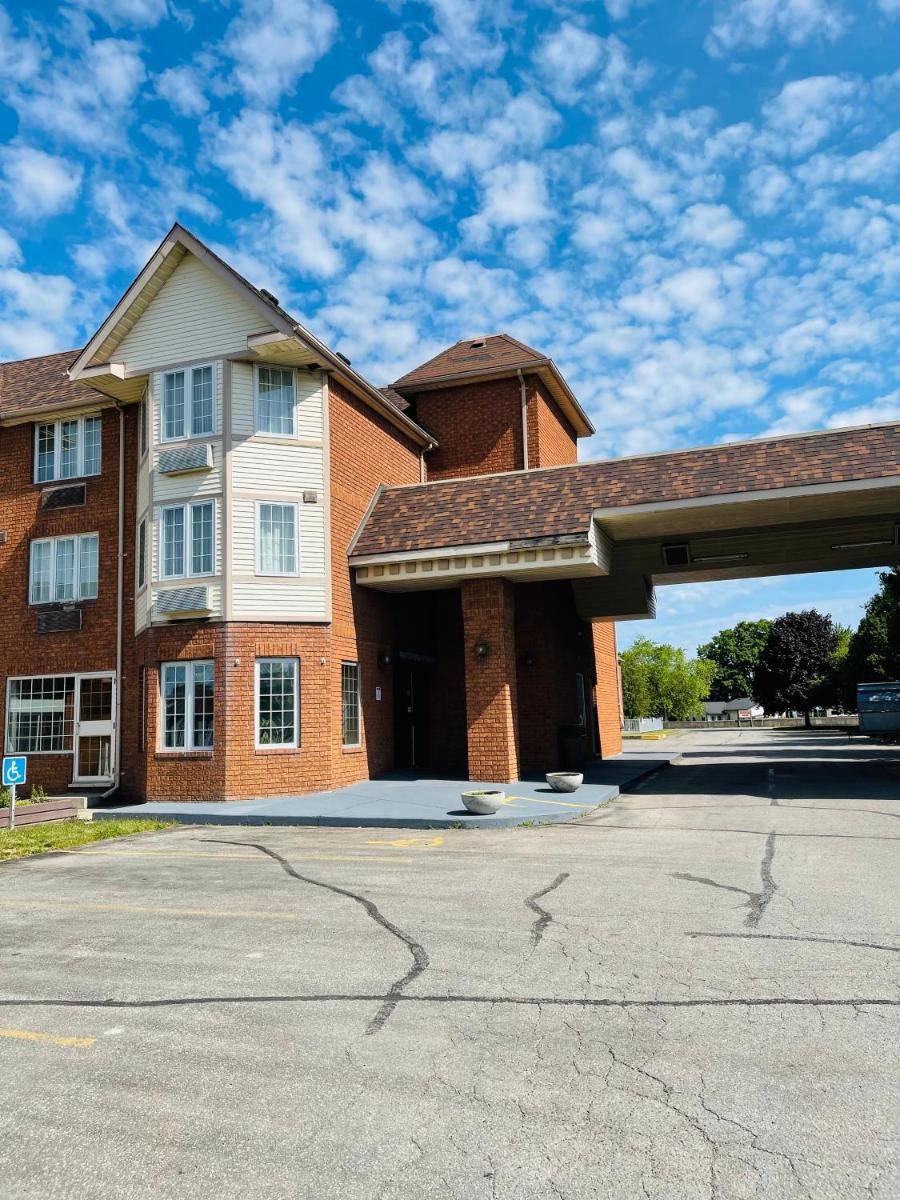 Travelodge by Wyndham Niagara Falls Lundys Lane-2