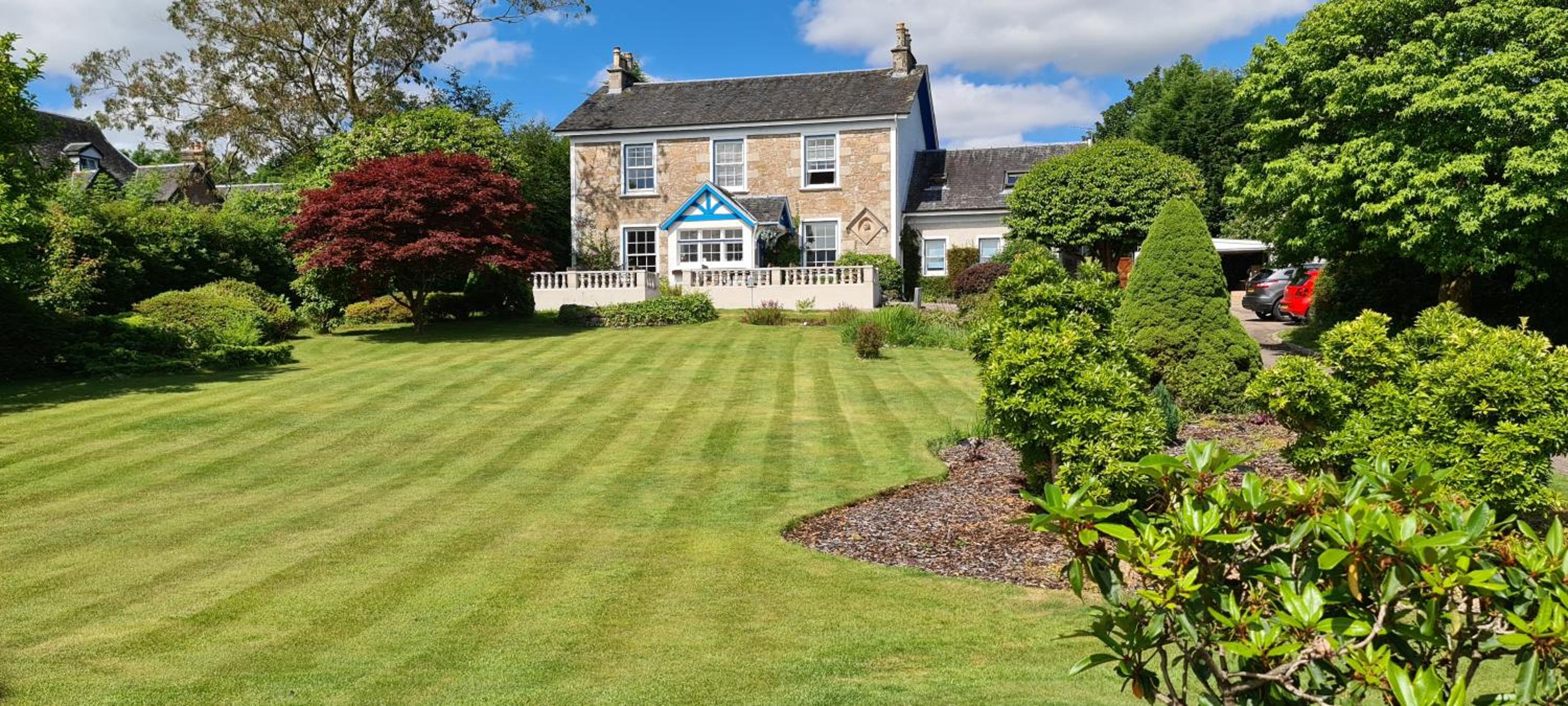 CREAG DHUBH COUNTRY HOUSE