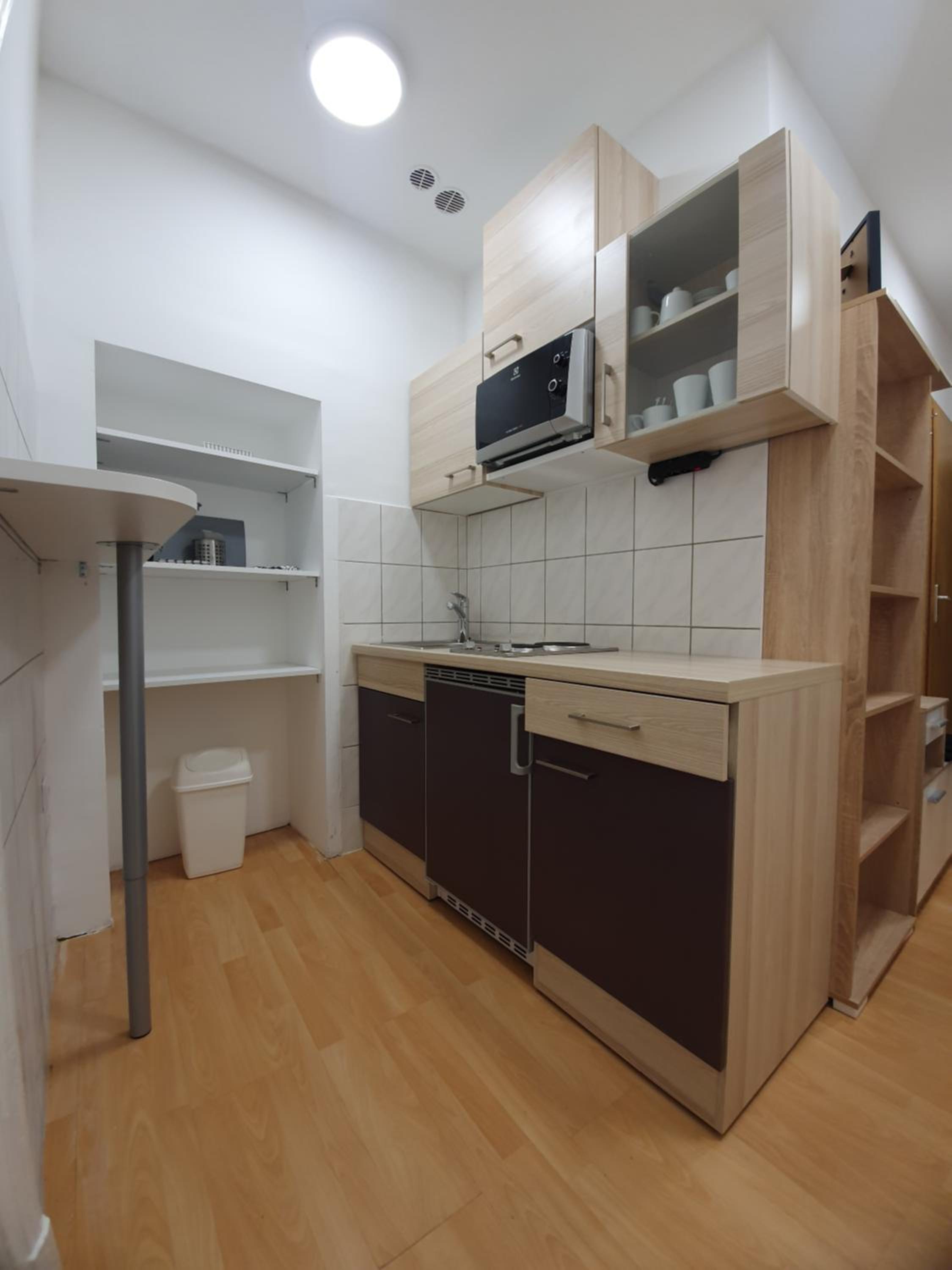 RAILWAY STATION CITY MODERN APARTMENT view 2
