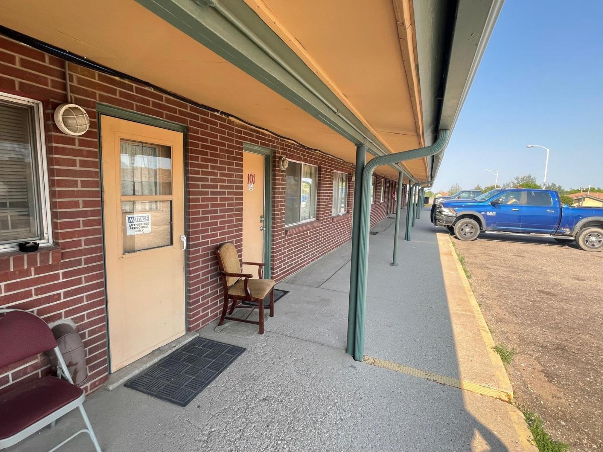 Round-Up Motel