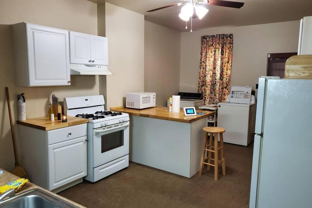 Nice and cozy home for a business or family stay. view 2