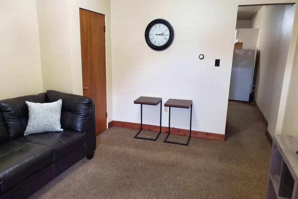 Nice and cozy home for a business or family stay. view 3