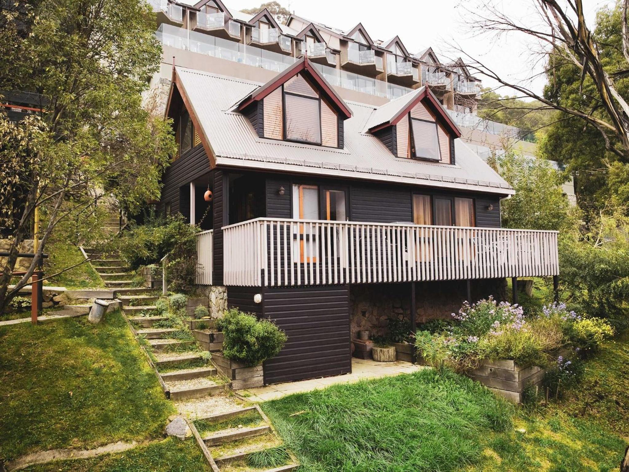 Crackenback Castle free standing chalet with fire place