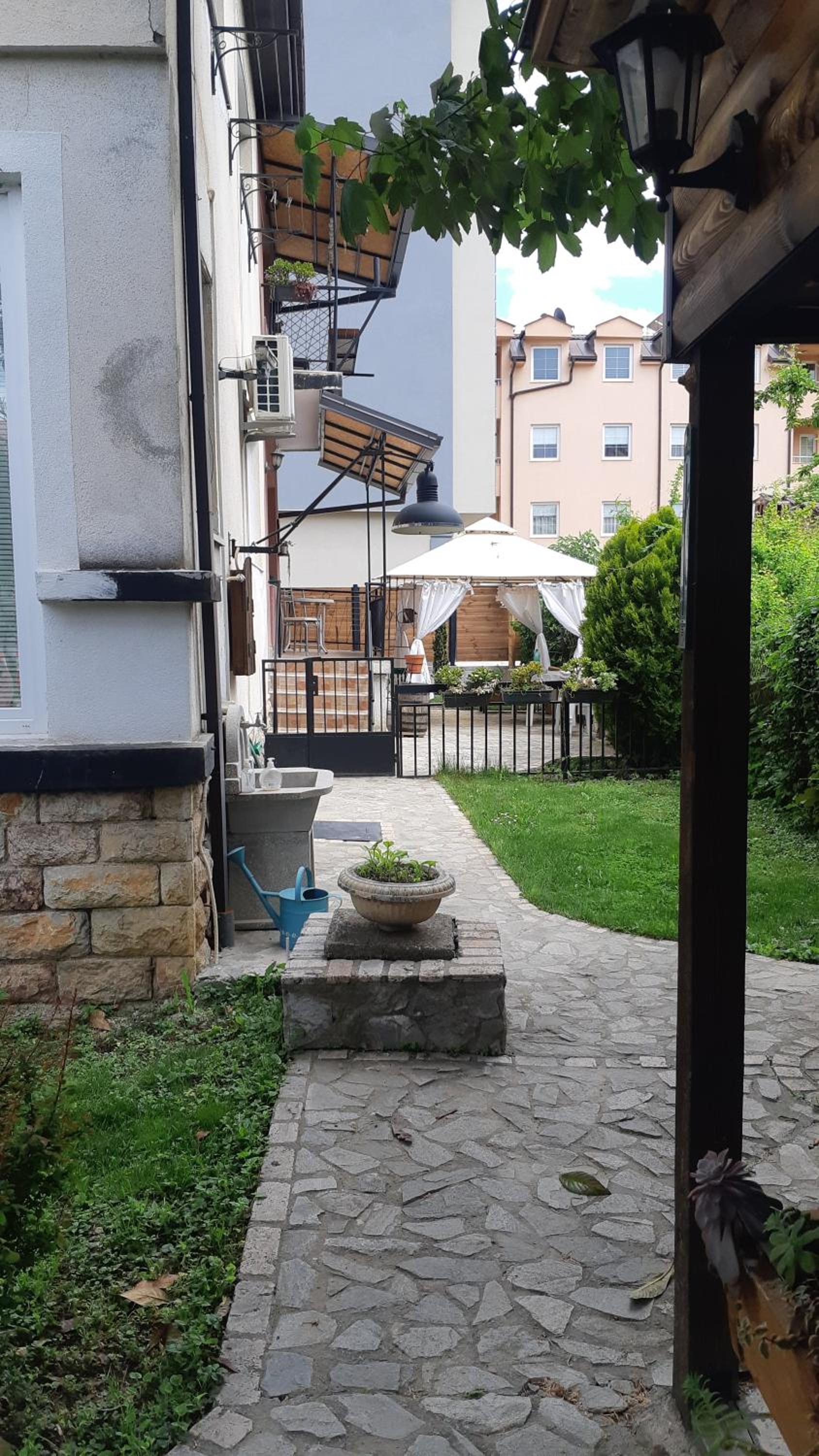 Photo 6