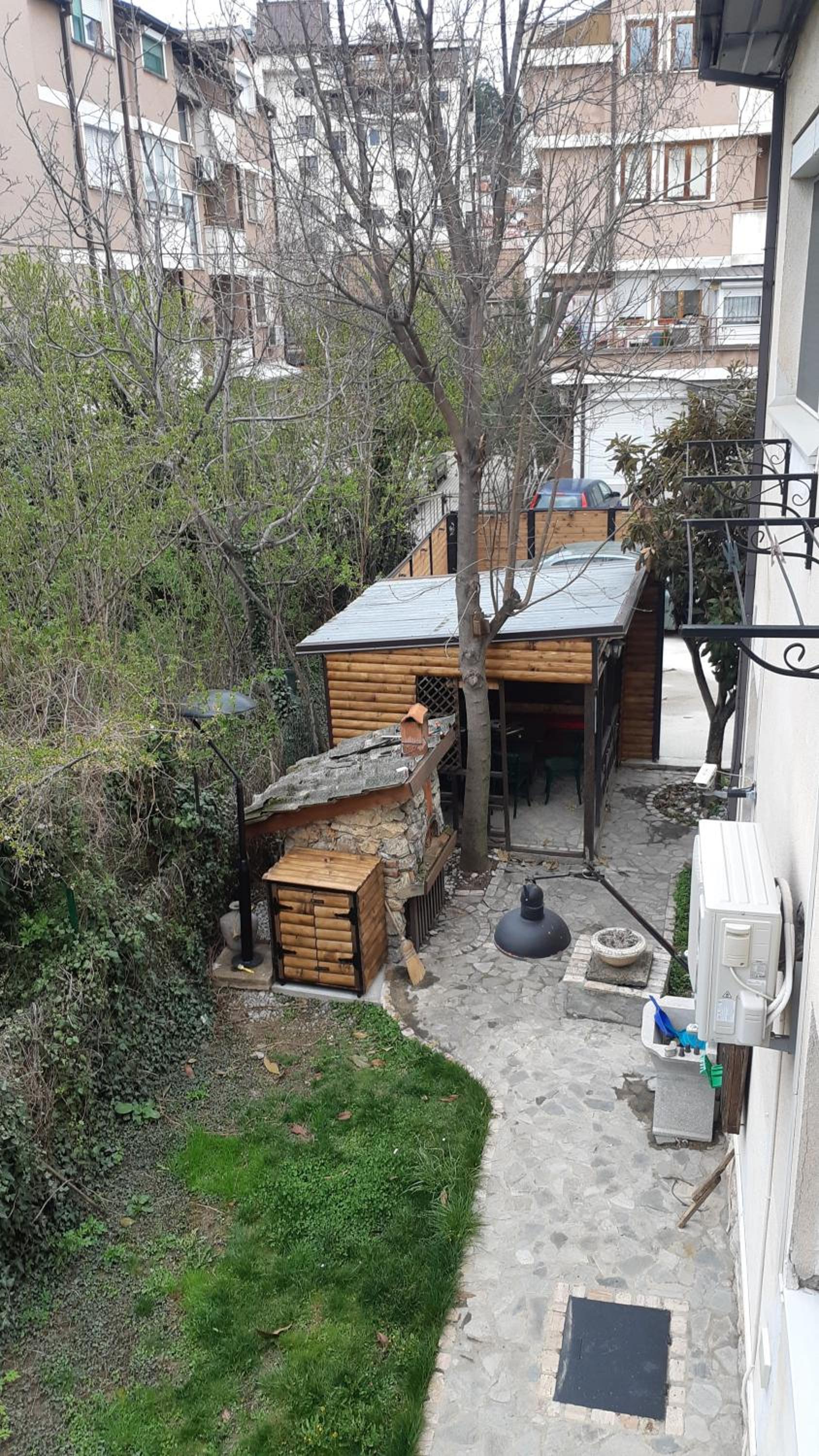 The House Apartments & Guest Rooms view 5