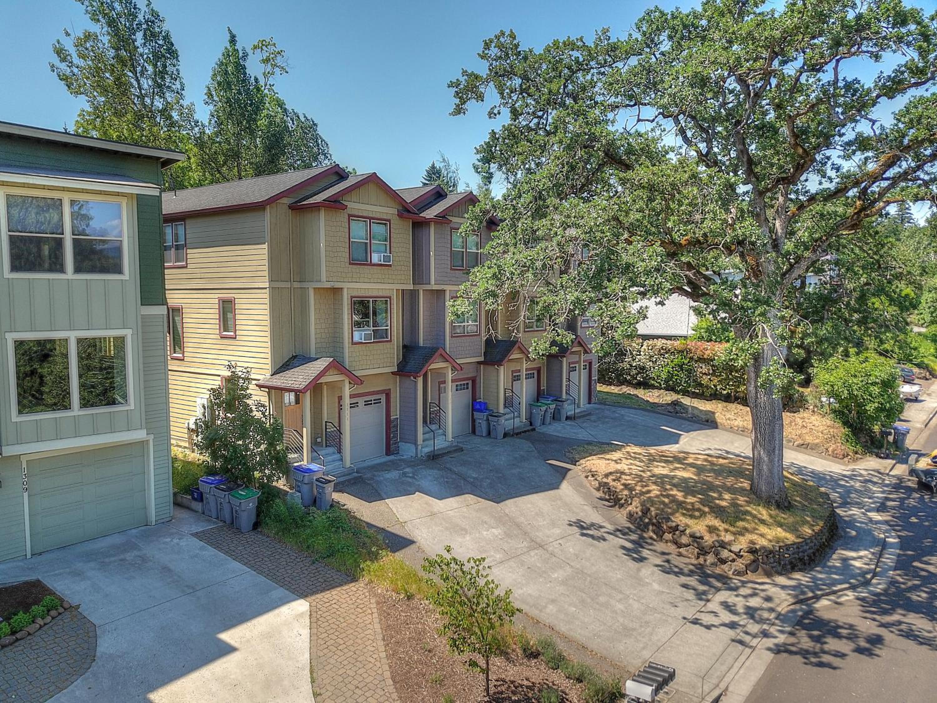 B2 Townhome with BBQ on the Deck