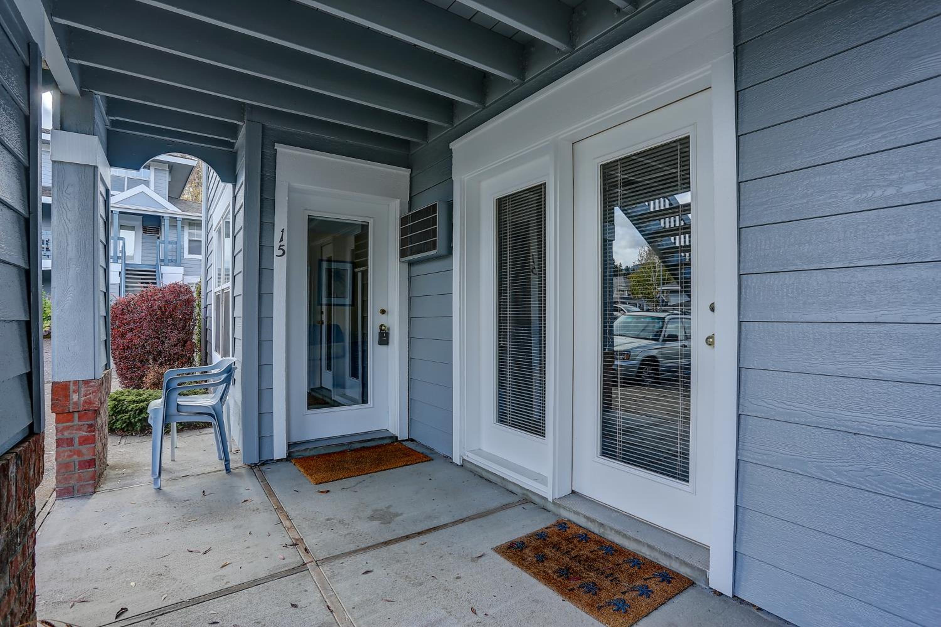 15 Lodge Condo with Hood River Bridge View view 3