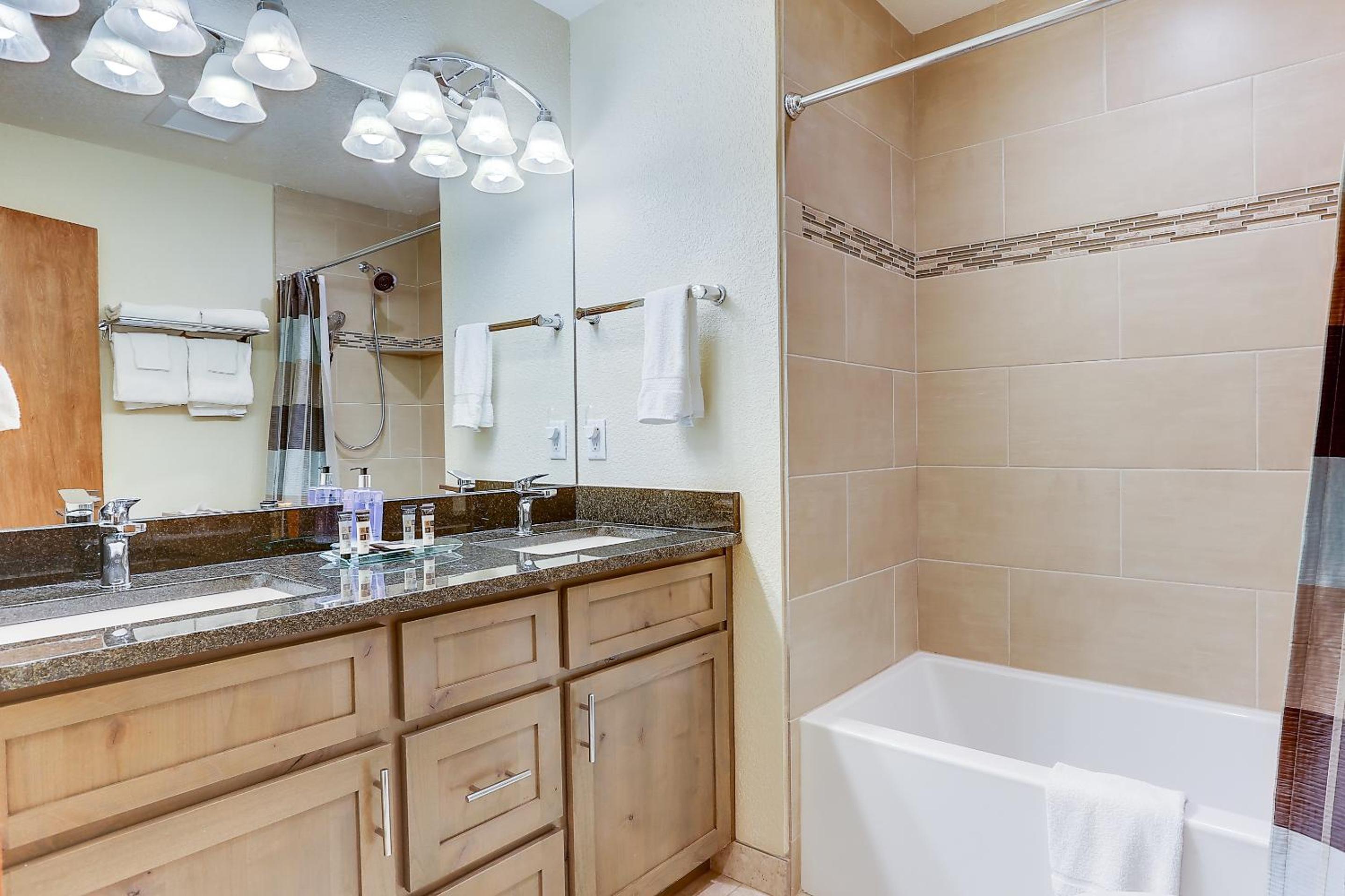 3 Spyglass Home on Meadows Golf Course feature Brand New Hot Tub and Bikes