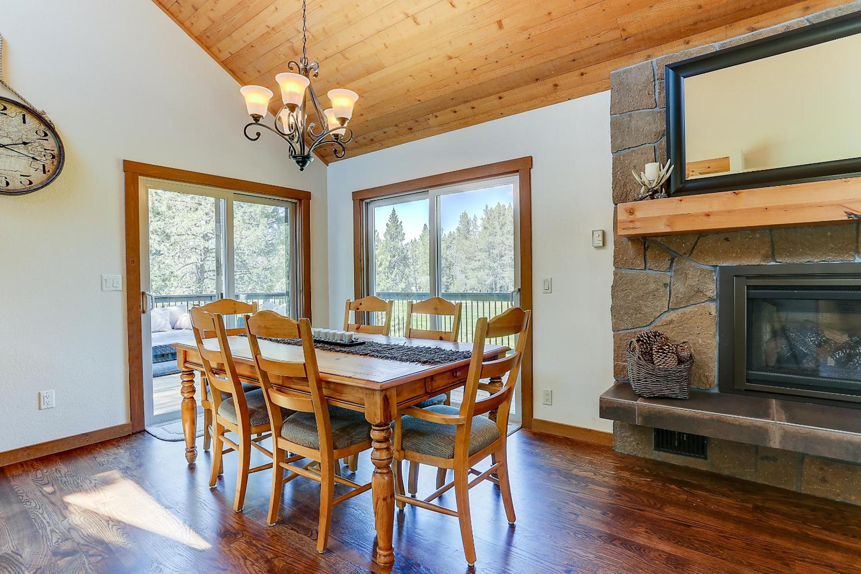 3 Spyglass Home on Meadows Golf Course feature Brand New Hot Tub and Bikes