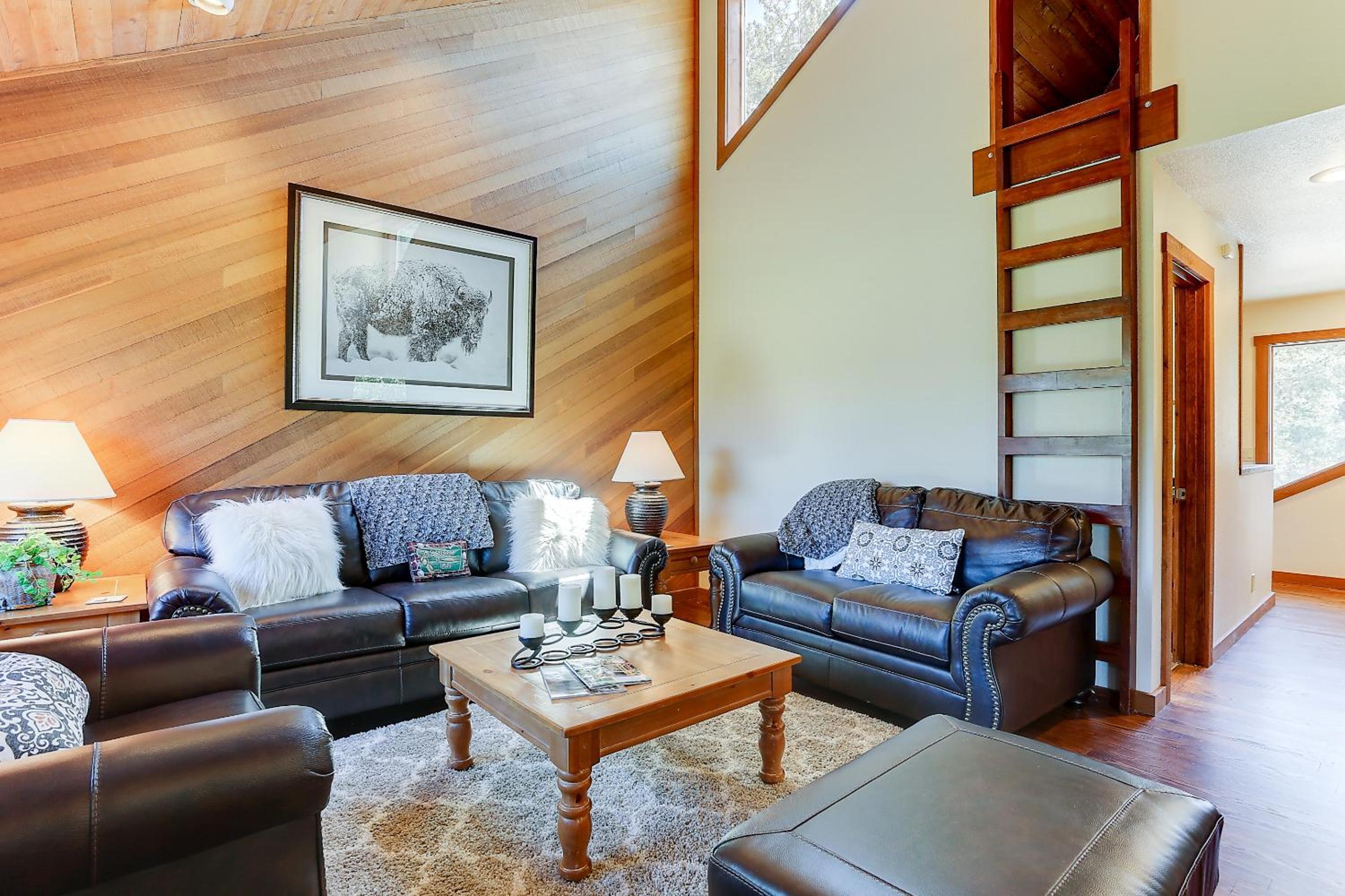3 Spyglass Home on Meadows Golf Course feature Brand New Hot Tub and Bikes