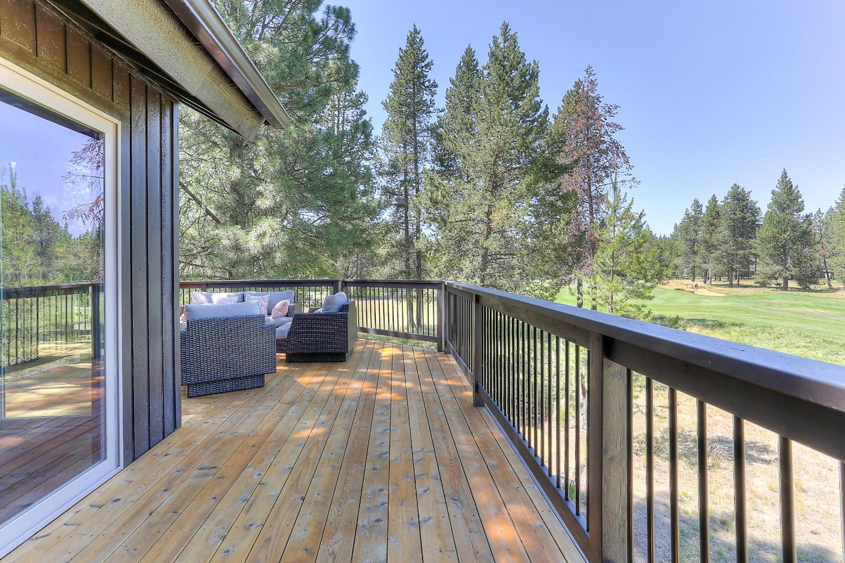 3 Spyglass Home on Meadows Golf Course feature Brand New Hot Tub and Bikes