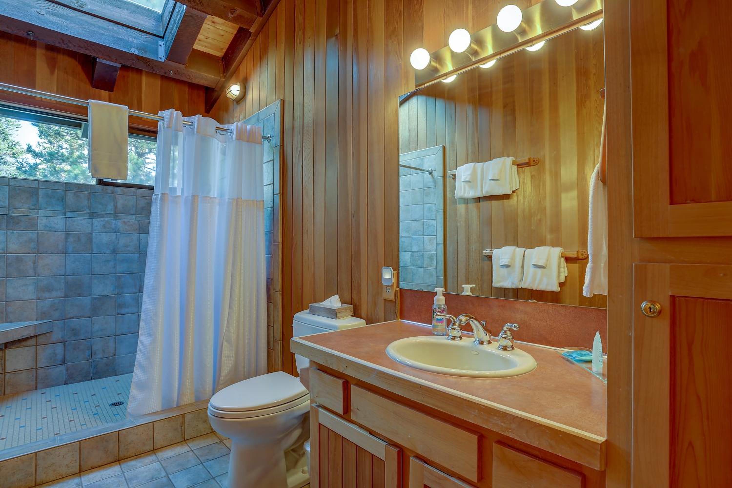 22 Rogue Home with Private Hot Tub, BBQ, and Game Room