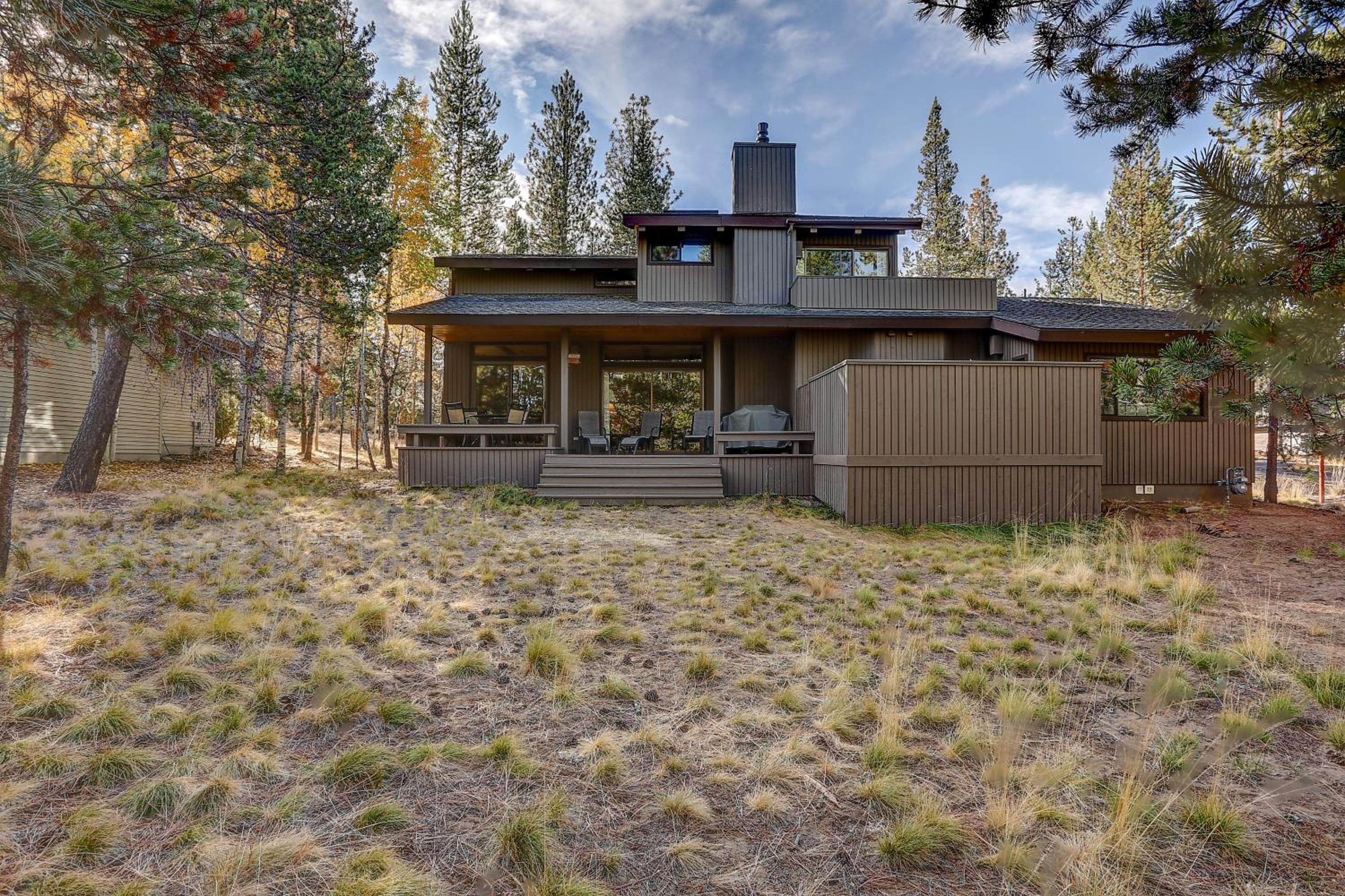 22 Rogue Home with Private Hot Tub, BBQ, and Game Room